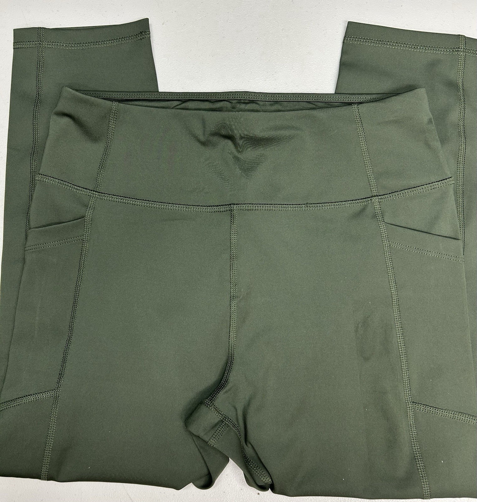 Avia Women’s Solid Green Capri W/side Pocket Size XS 0/2 NWT