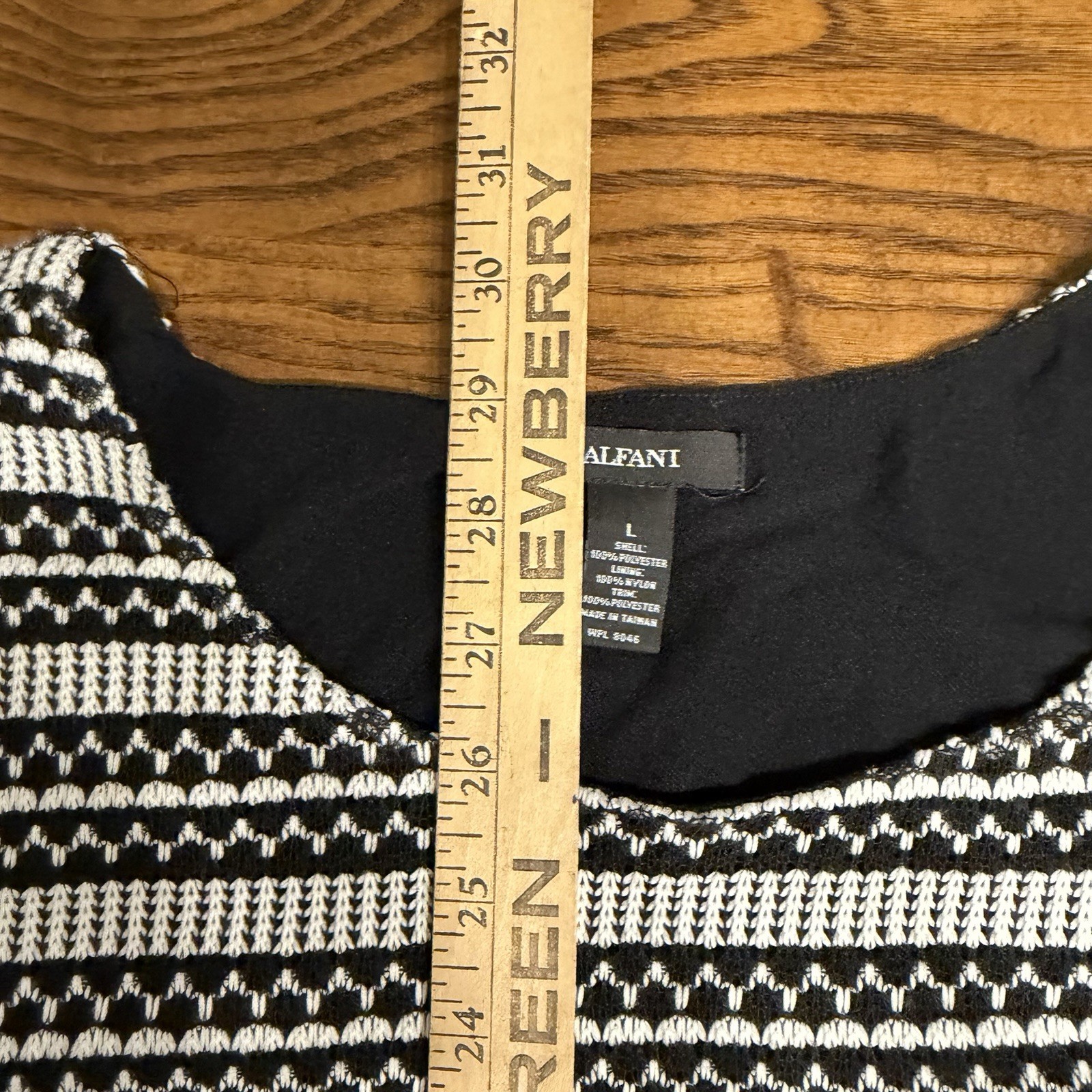Alfani Women Black & White Textured Geometric Print Black Hem Short Sleeve Top L