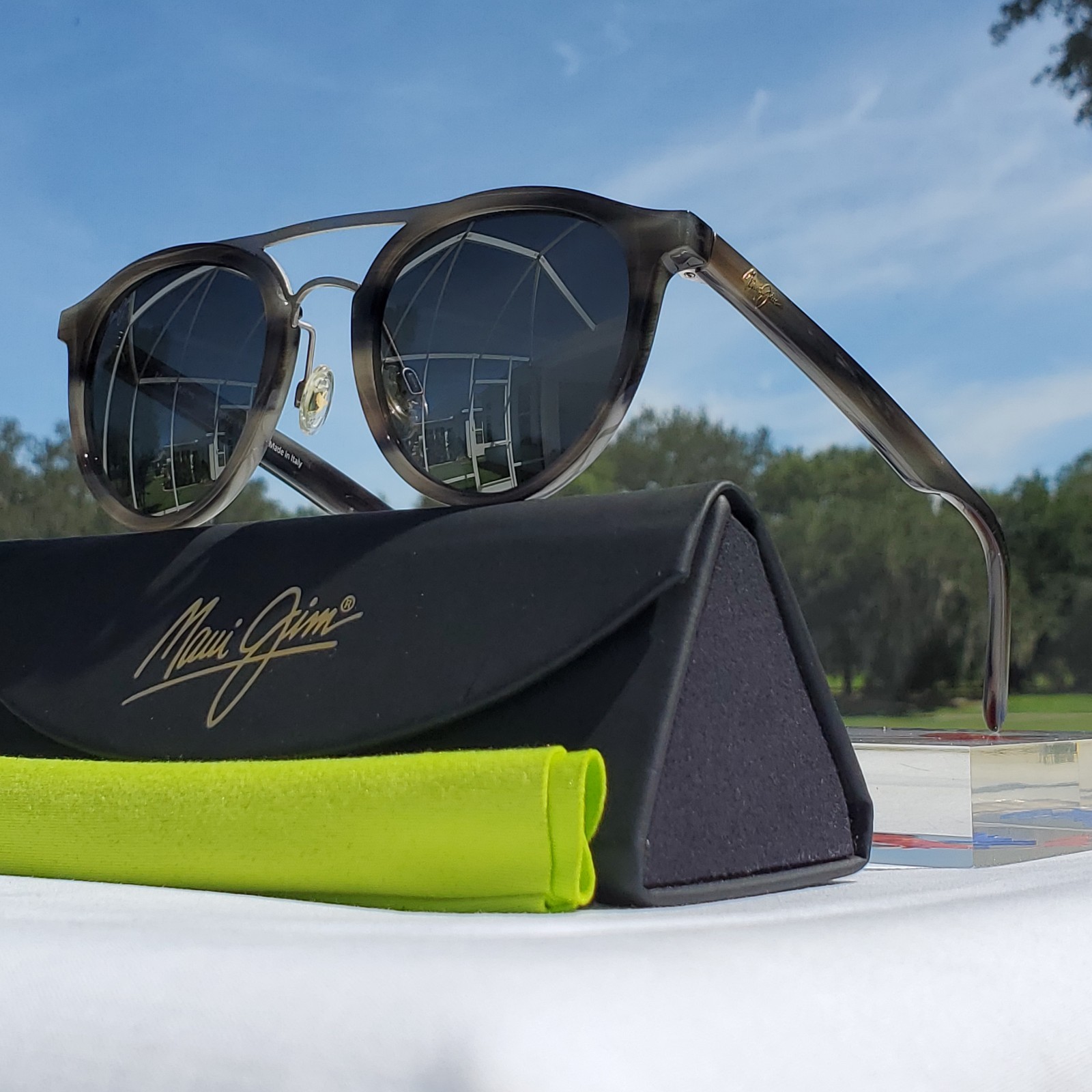 *******Maui Jim “SUNNY DAYS” 529-14E Gloss Grey Horn Frames / Grey Lenses*******
