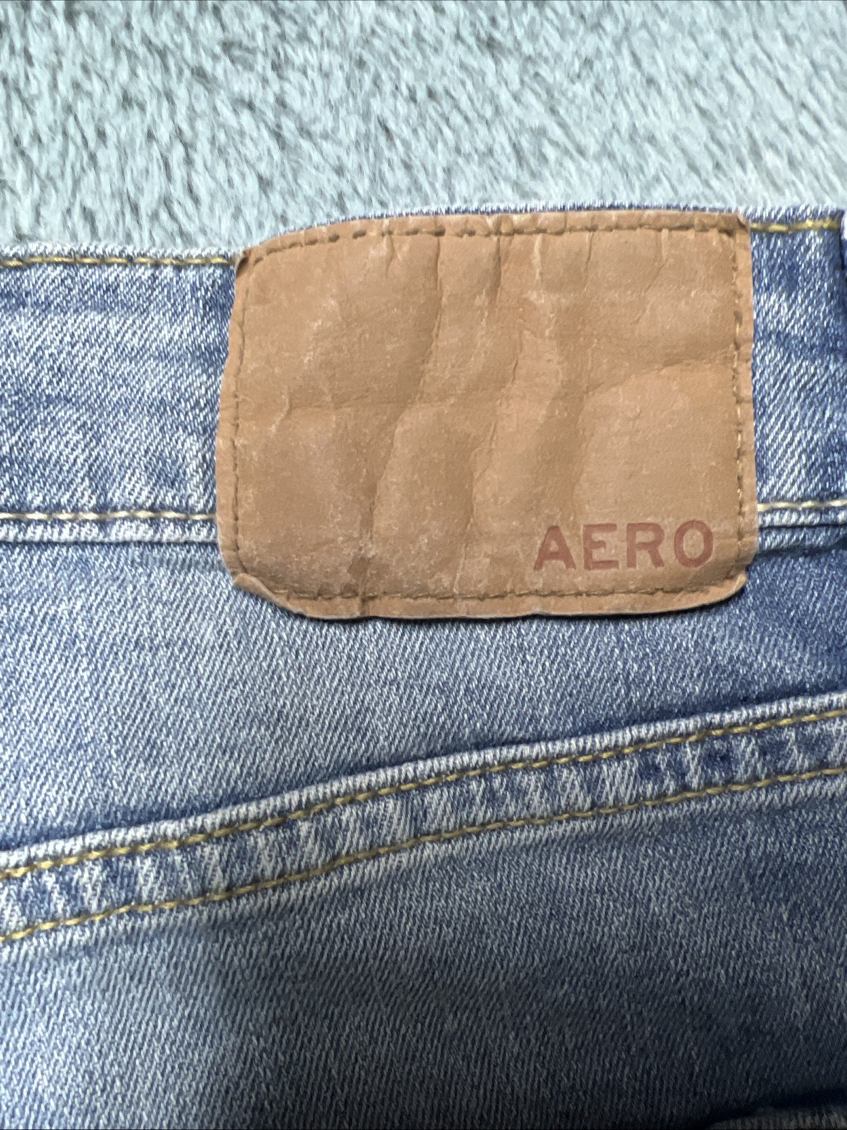 Aero Jeans Athletic Skinny Women’s 27×28 Distressed Light Wash Denim Preppy NWT