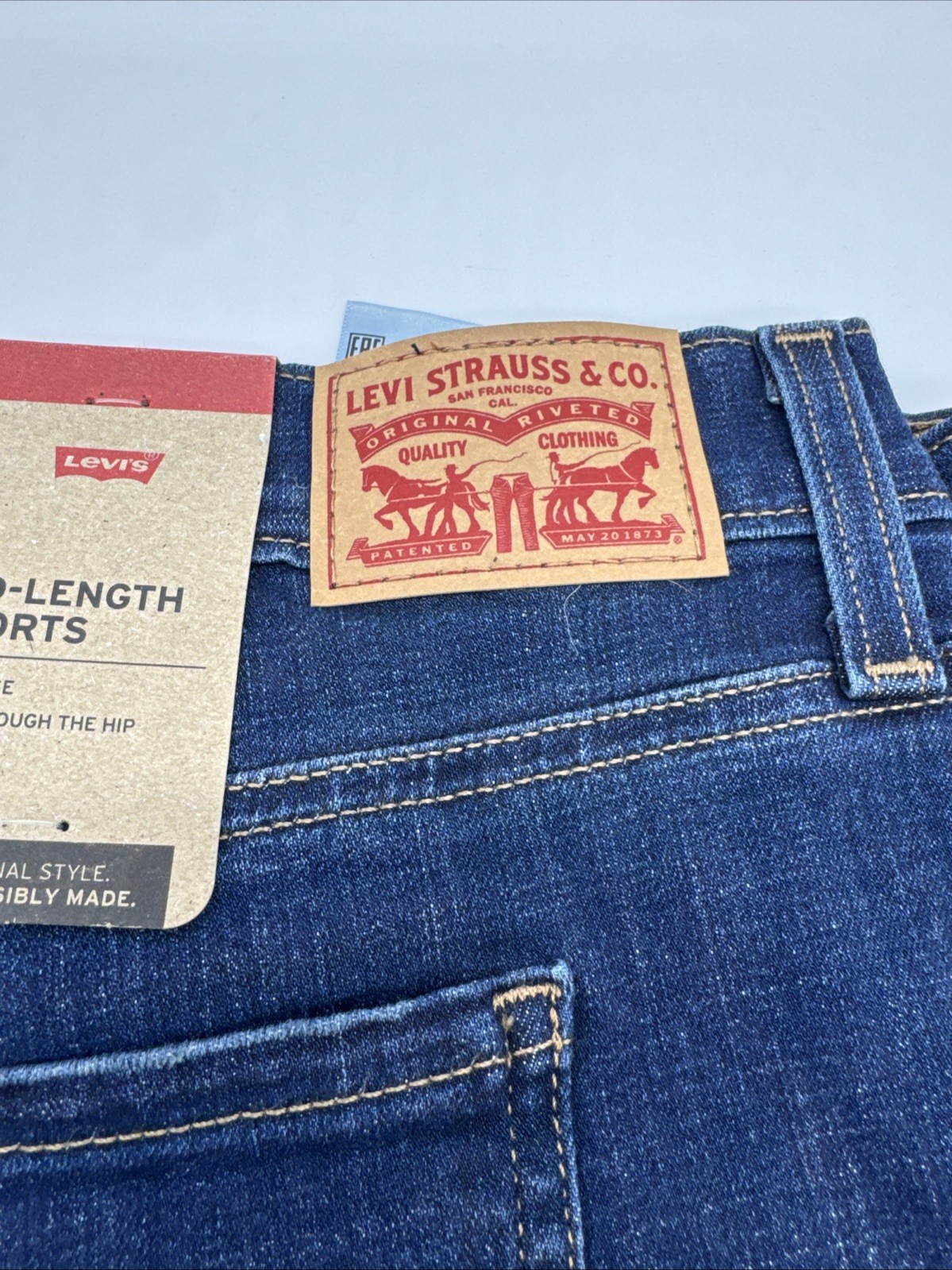 Levi’s Women’s Blue Mid Length Shorts Size 33, Slim Through The Hip Fast Ship
