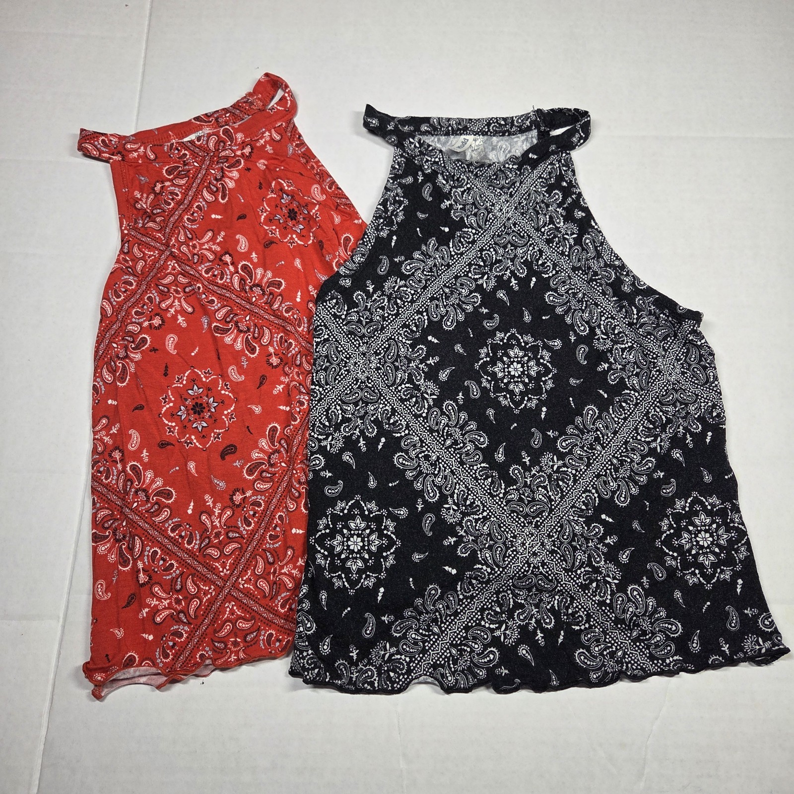 Mudd Paisley Print High Neck 2 Sleeveless Camisole Tops Red Black Size Medium