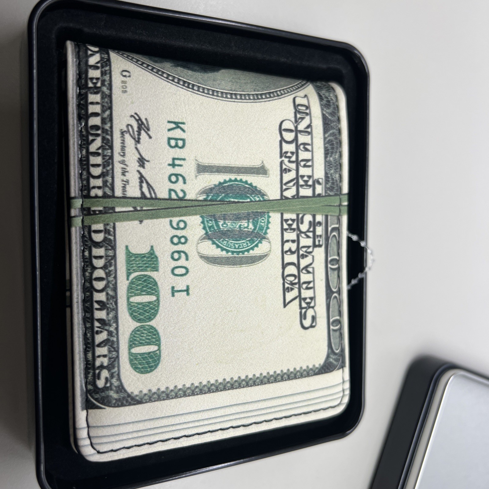 Buckle Down Men’s Novelty Fashion Bi-Fold Wallet “$100 Bill” Black Green W/Case