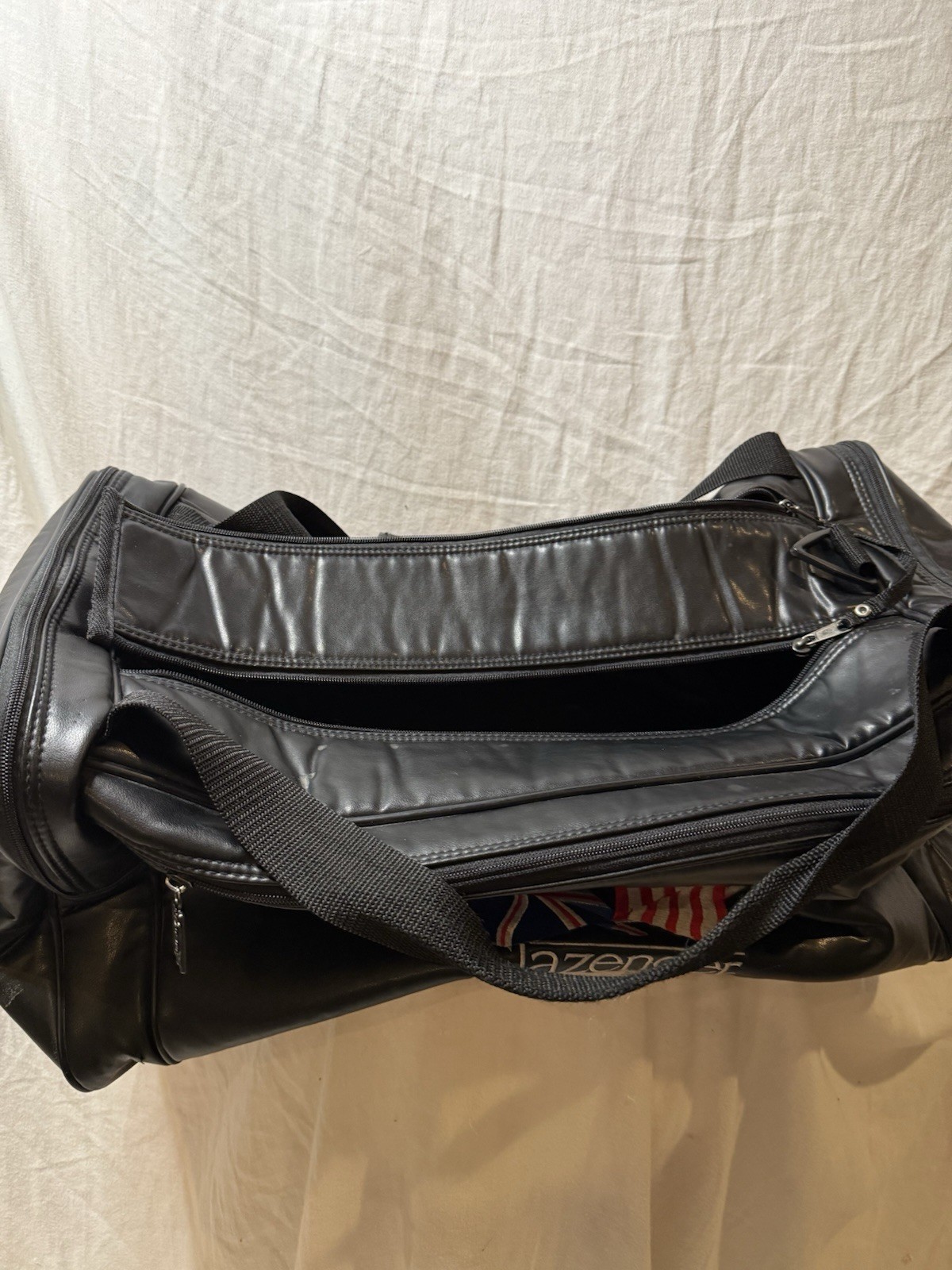 Slazenger Black Solid Duffle Bag Travel Casual Zip Closure Adjustable Strap