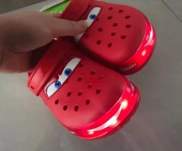 Kid’s LIGHT-UP Lightning McQueen Crocs boys girls Shoe Clog Disney C8-J3 Size **