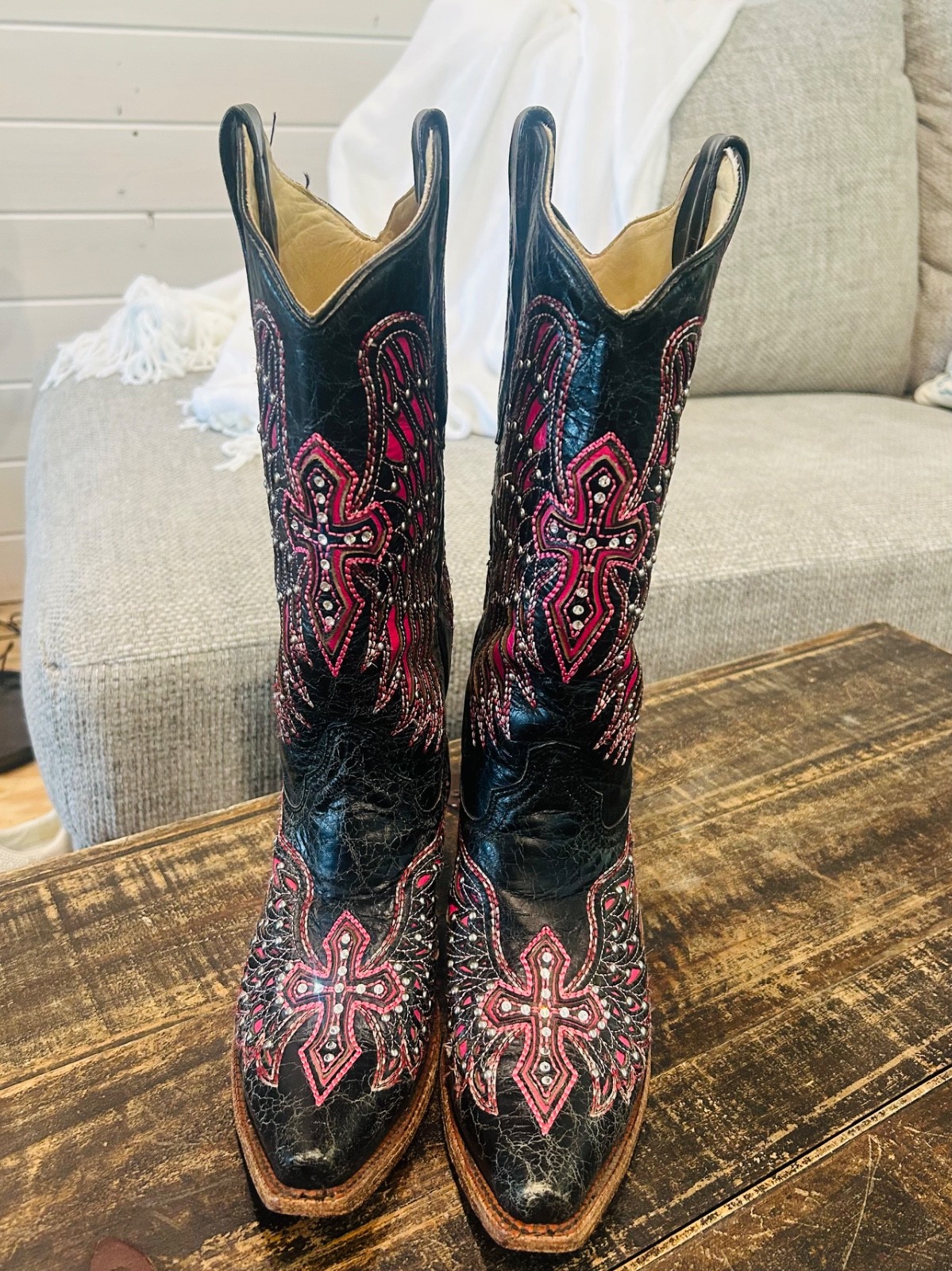 corral vintage womens boots size 7.5 black with pink