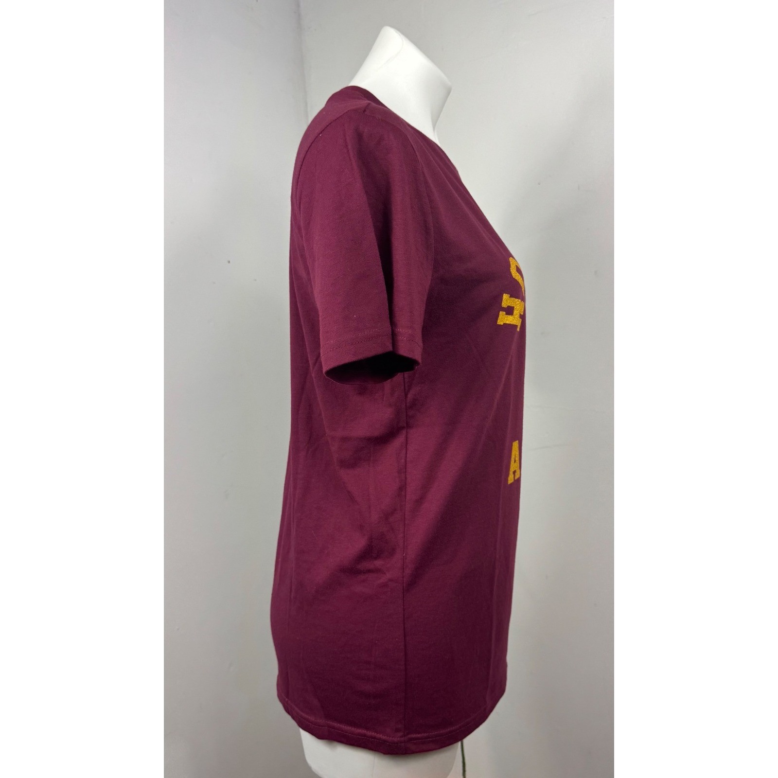 Harry Potter Hogwarts Alumni T-Shirt Maroon Burgundy Graphic Tee Medium
