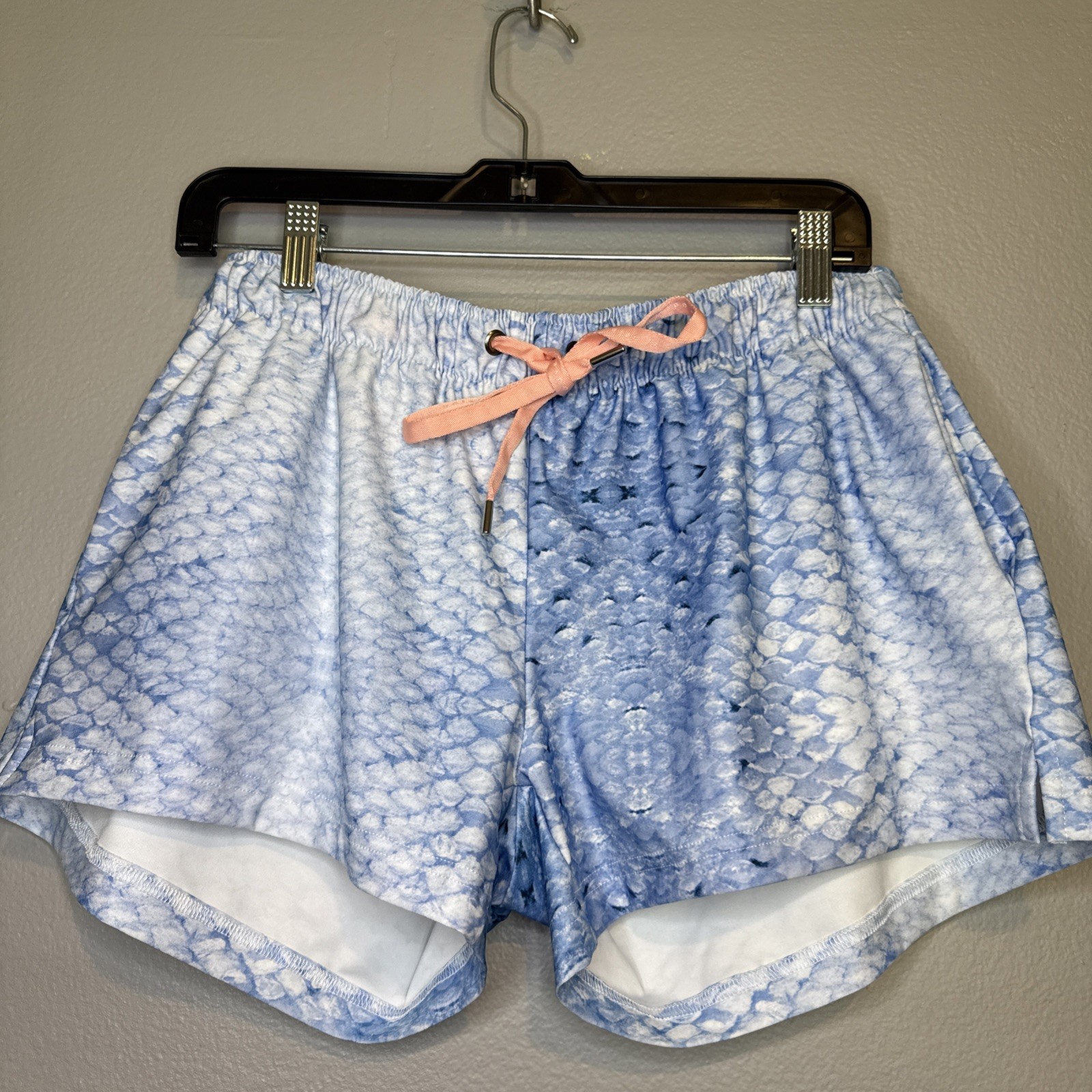 Reel Skipper Board Shorts Size LARGE Fish Scales Design