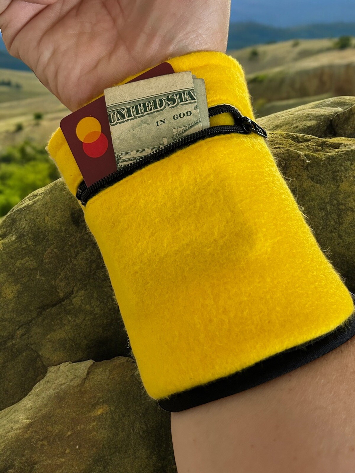 Wrist Wallet Pouch Band Zipper Pocket – Workout / Running / Travel – Unisex