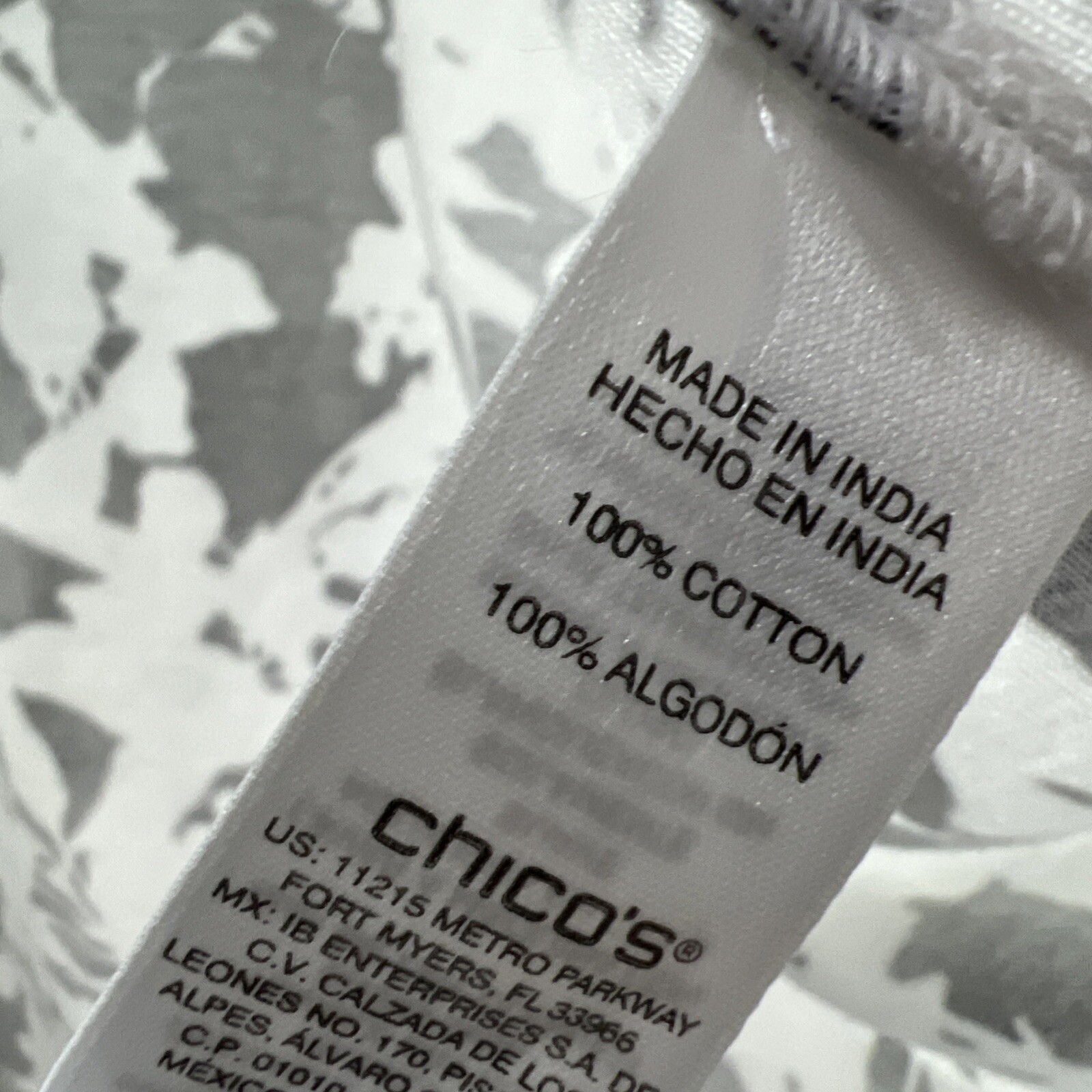 Chicos Women’s Top Plus XXL 2X Black White Floral Short Sleeve Pullover Cotton