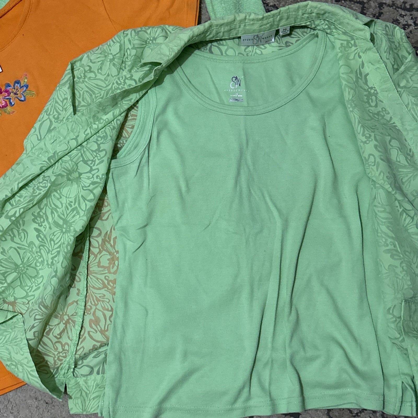 Women’s 4piece Lot Of Tops Size Small Multiple Manufacturers