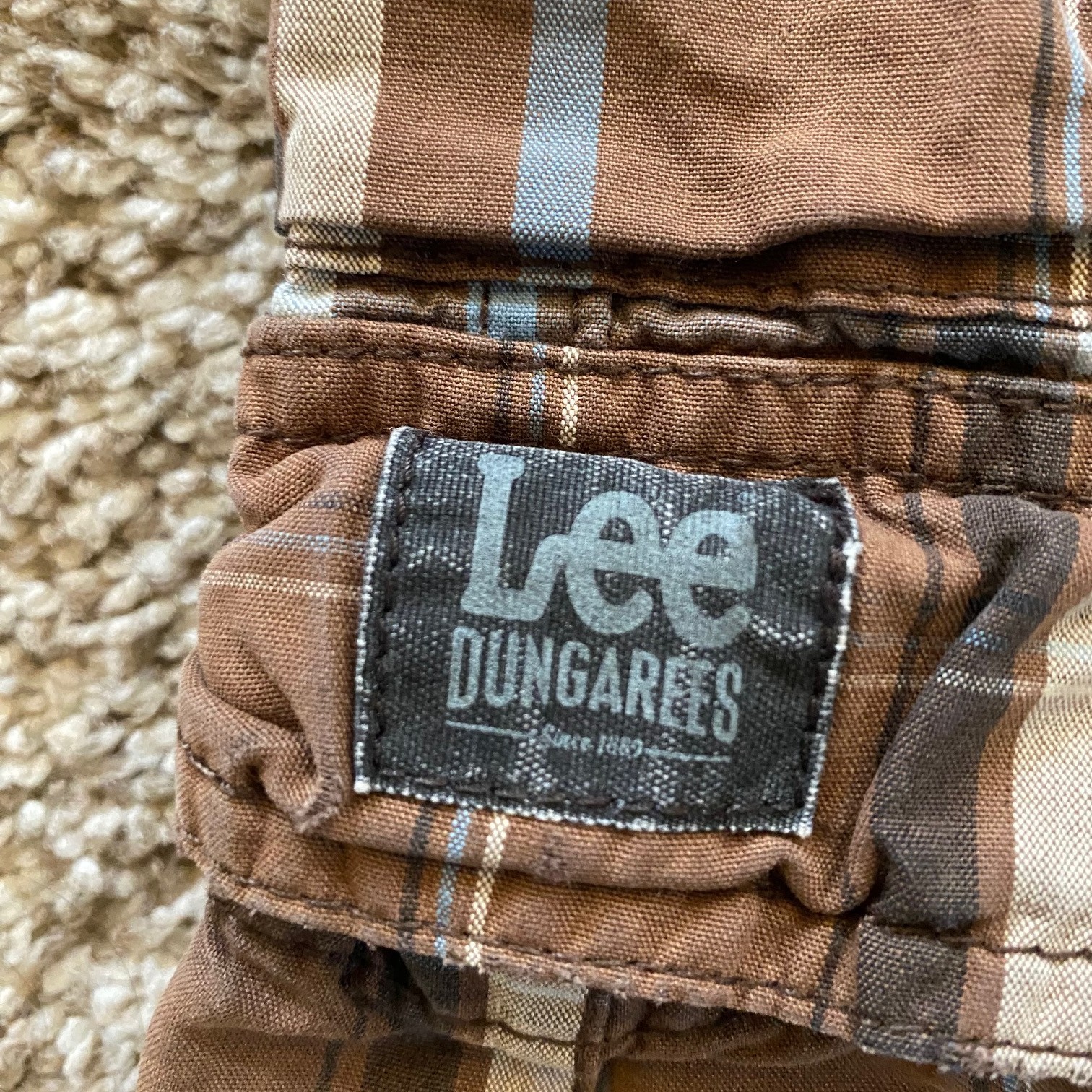 Lee Dungarees Men’s Plaid Beige White Blue Cotton Cargo Shorts Pockets Size 36