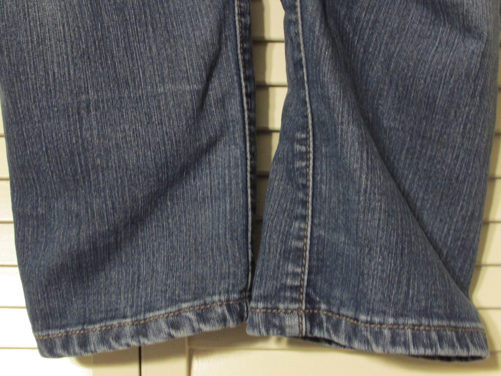 EXCELLENT Miss Chic Size 1 Stretch Capri Jeans, Rhinestone 28 Waist FREE SHIP 48