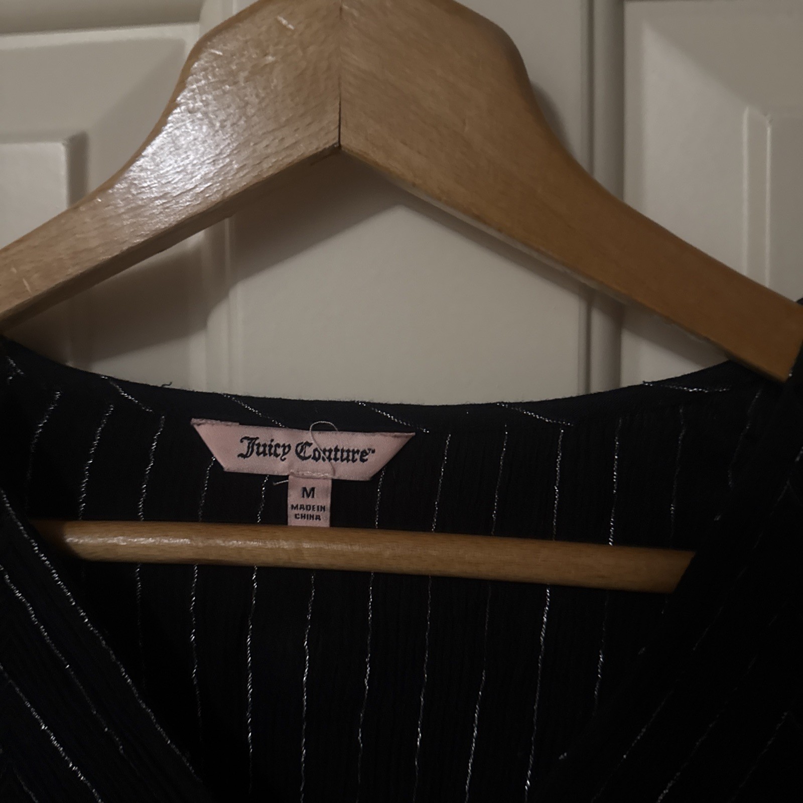 Juicy Couture Women’s Shirt Blouse Black Silver Medium Long Sleeve V Neck Top M