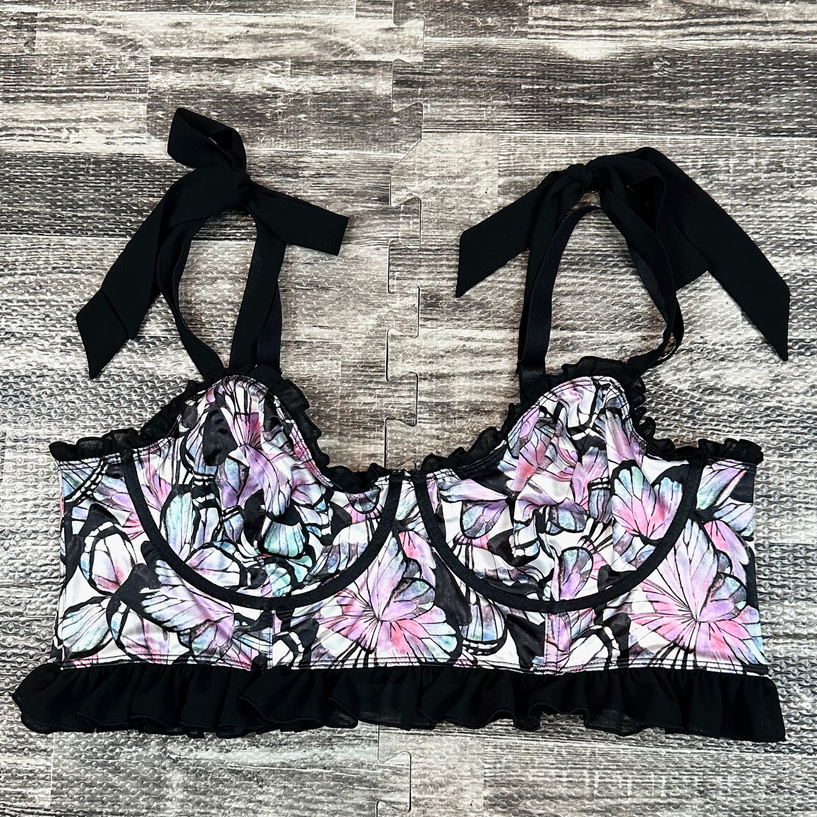 Torrid Underwire Ruffle Bra Bralette sz 1 Butterfly Windows Black Tie Strap NWT