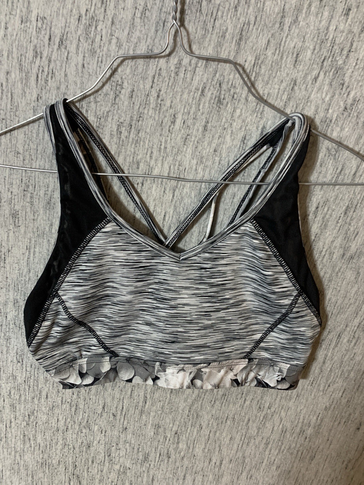Womens Strappy Back Avia Sports Bra Gray And Black Size Medium