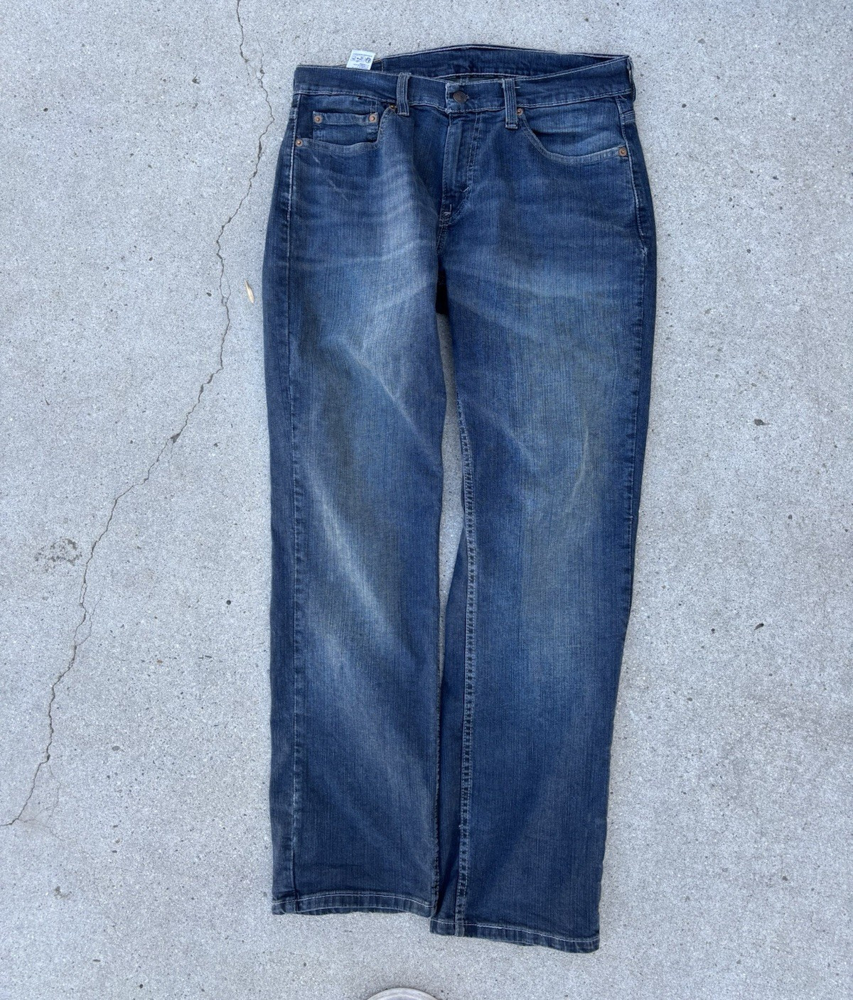Levi’s Men’s Blue Denim Jeans Relaxed Straight Mid Rise 5-Pocket Medium Wash