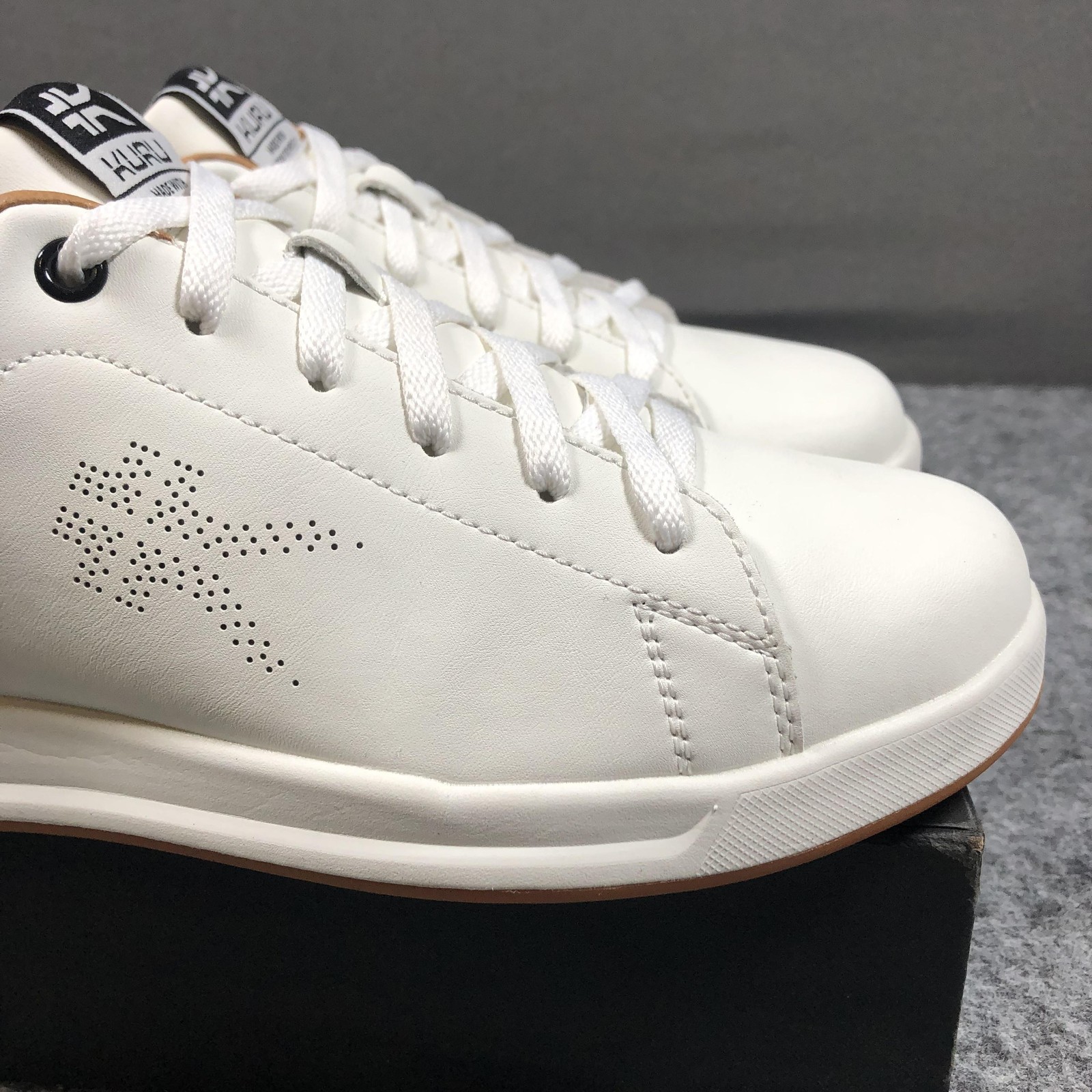 KURU Shoes Mens Size 7.5 White Leather Low Top Lace Up Casual Comfort Sneakers