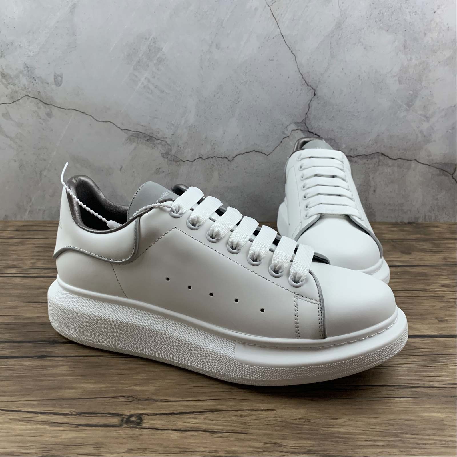 Alexander McQueen White Silver Edge Platform Leather Casual Sneakers For Men Wom