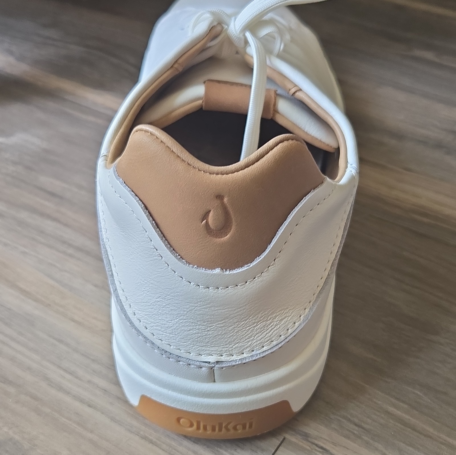 OluKai Men’s Leather Lace-Up Low-Top Sneakers White/Tan Round Toe Size 15