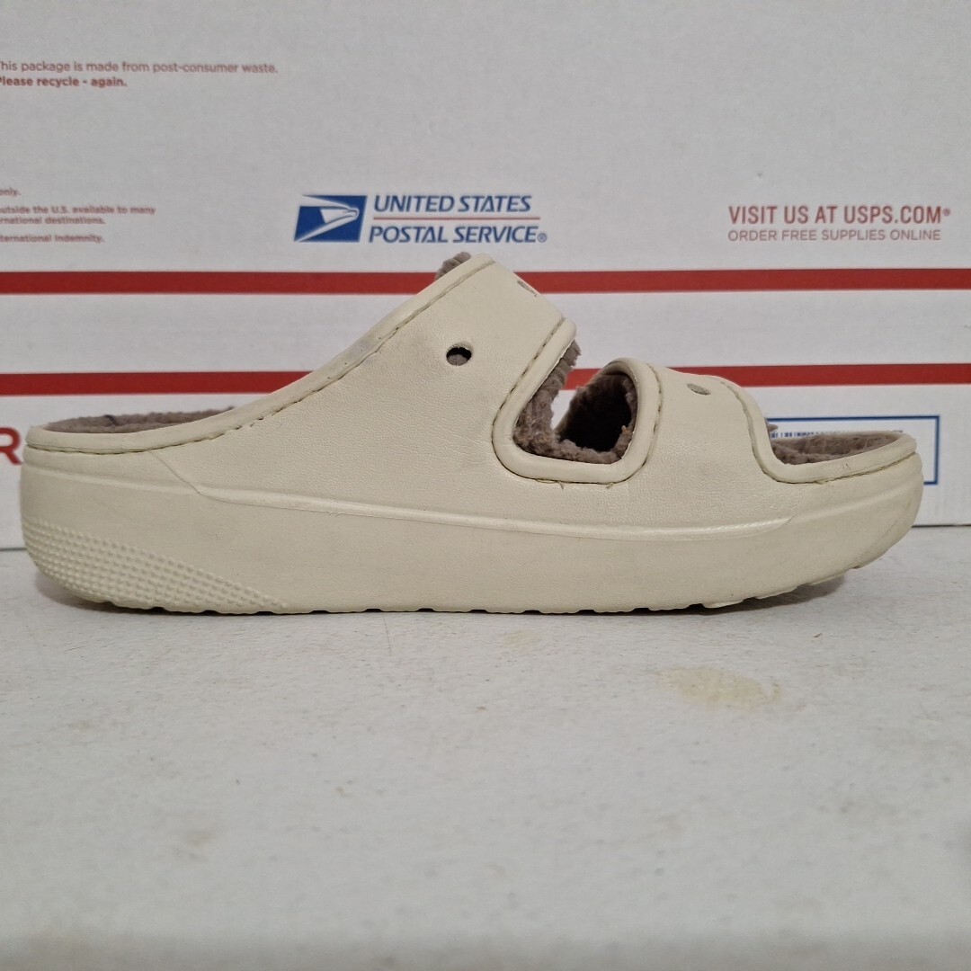 Crocs Classic Cozzzy Beige Faux Fur Unisex Sandal Men 4 Women 6 Dual Comfort