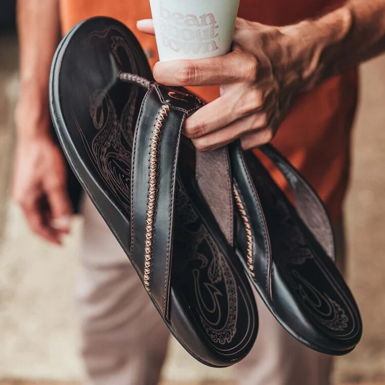 🧡*NIB* OluKai Men’s Size 10 Mea Ola Leather Beach Outdoor Sandals -Dark Java 🧡