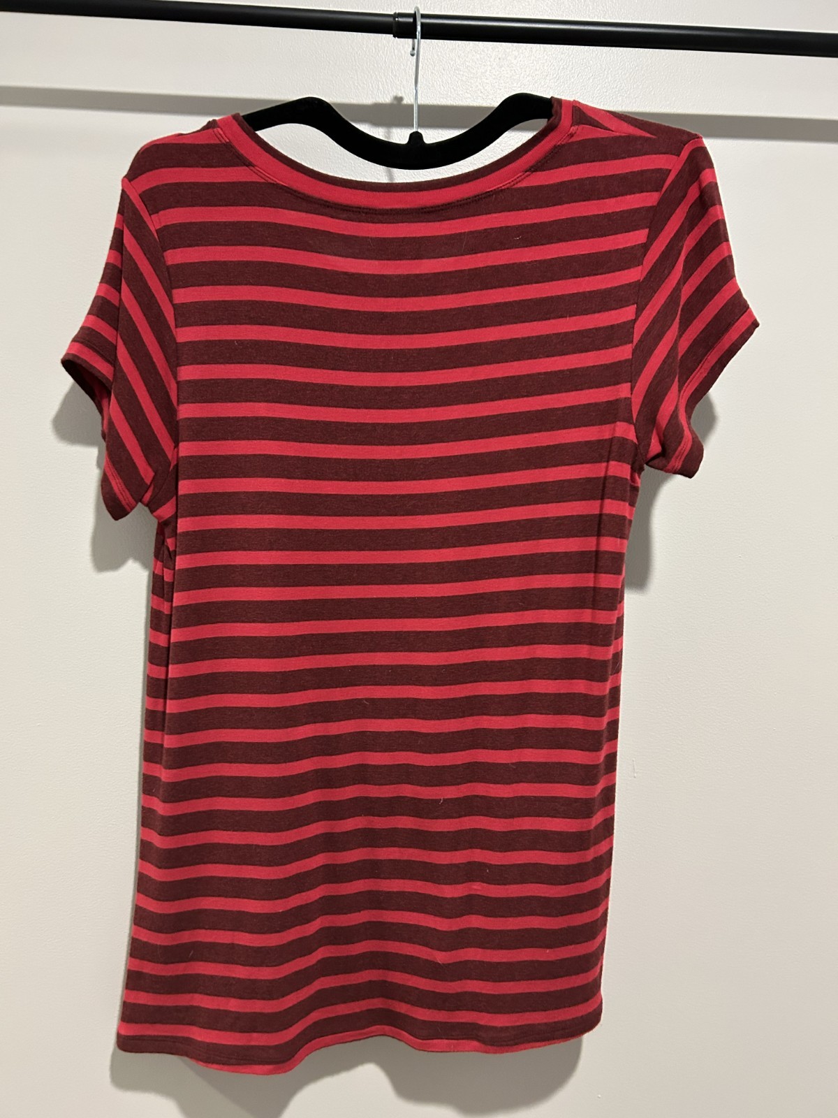 CAbi Sweet Talk Tee 3631 Garnet Red Striped Ruffle Hem Scoop Neck Womens Small