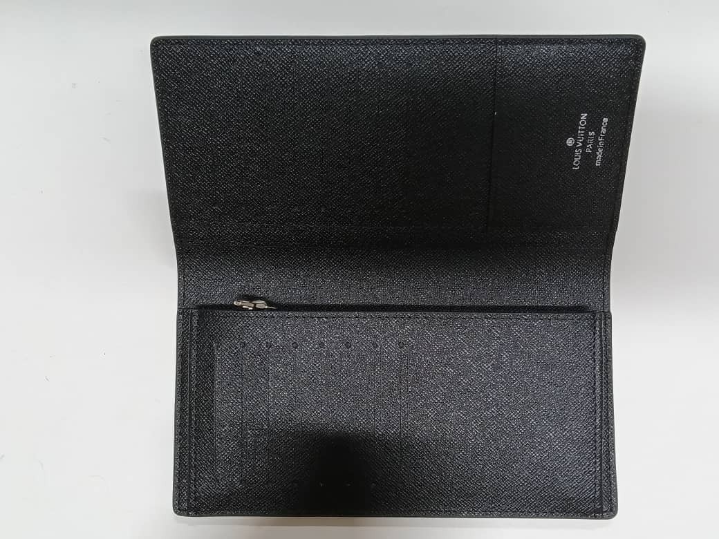 LOUIS VUITTON Wallet: Portefeuille Brazza Black W/Bag & Box