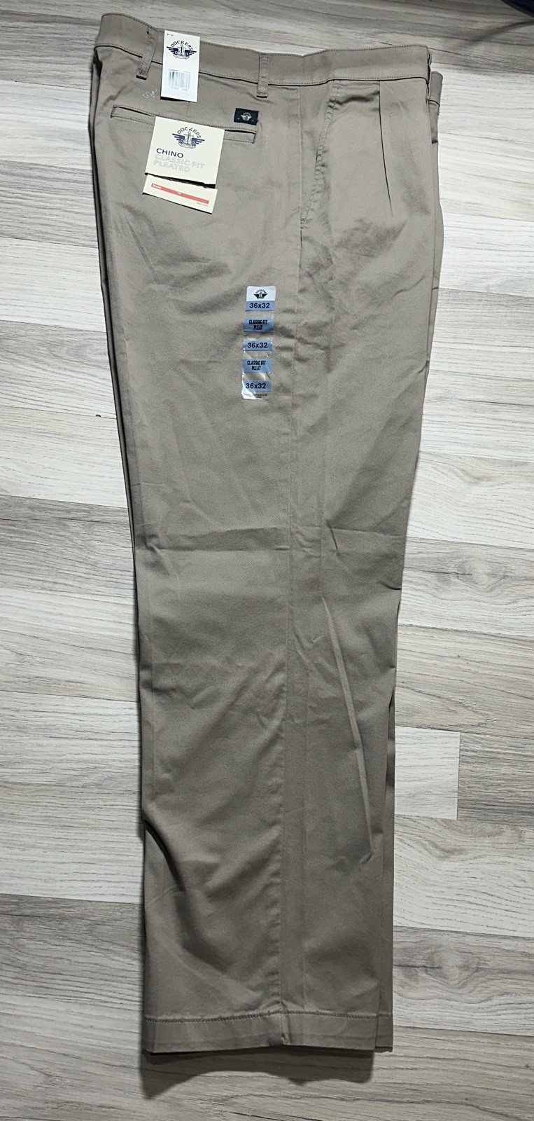 Dockers Classic Fit Pleated Chino Pants Men’s 36×32 Khaki NWT