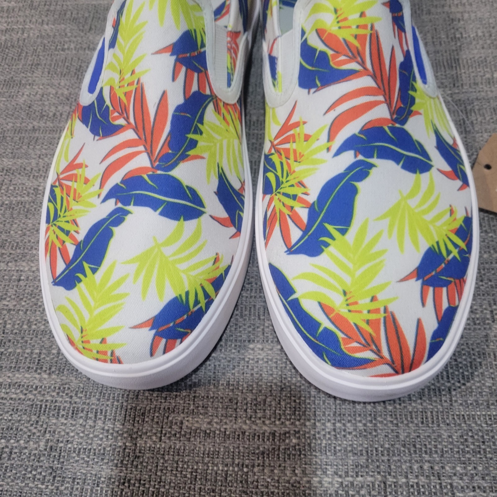 OluKai Lae’ahi Pa’i Men’s Size 10 Swell/Aloha Shoes Floral