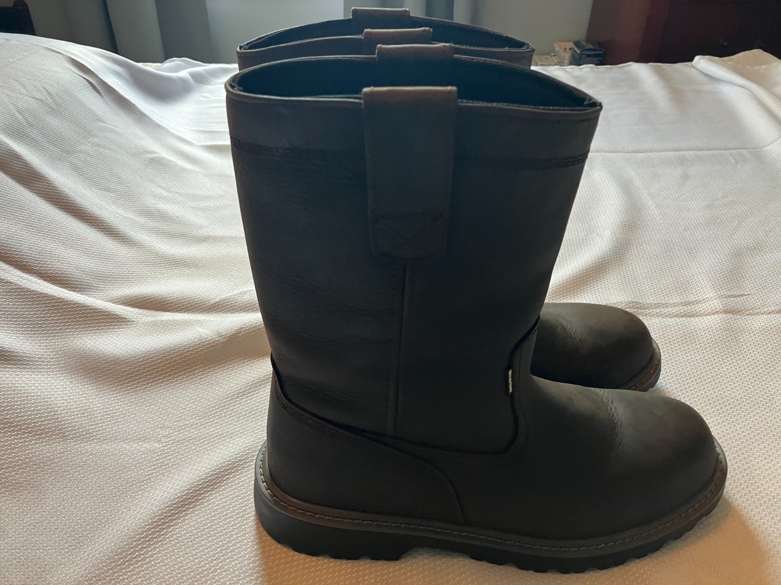 Men’s Wolverine leather pull up work boots, sz 10, worn 3 times.