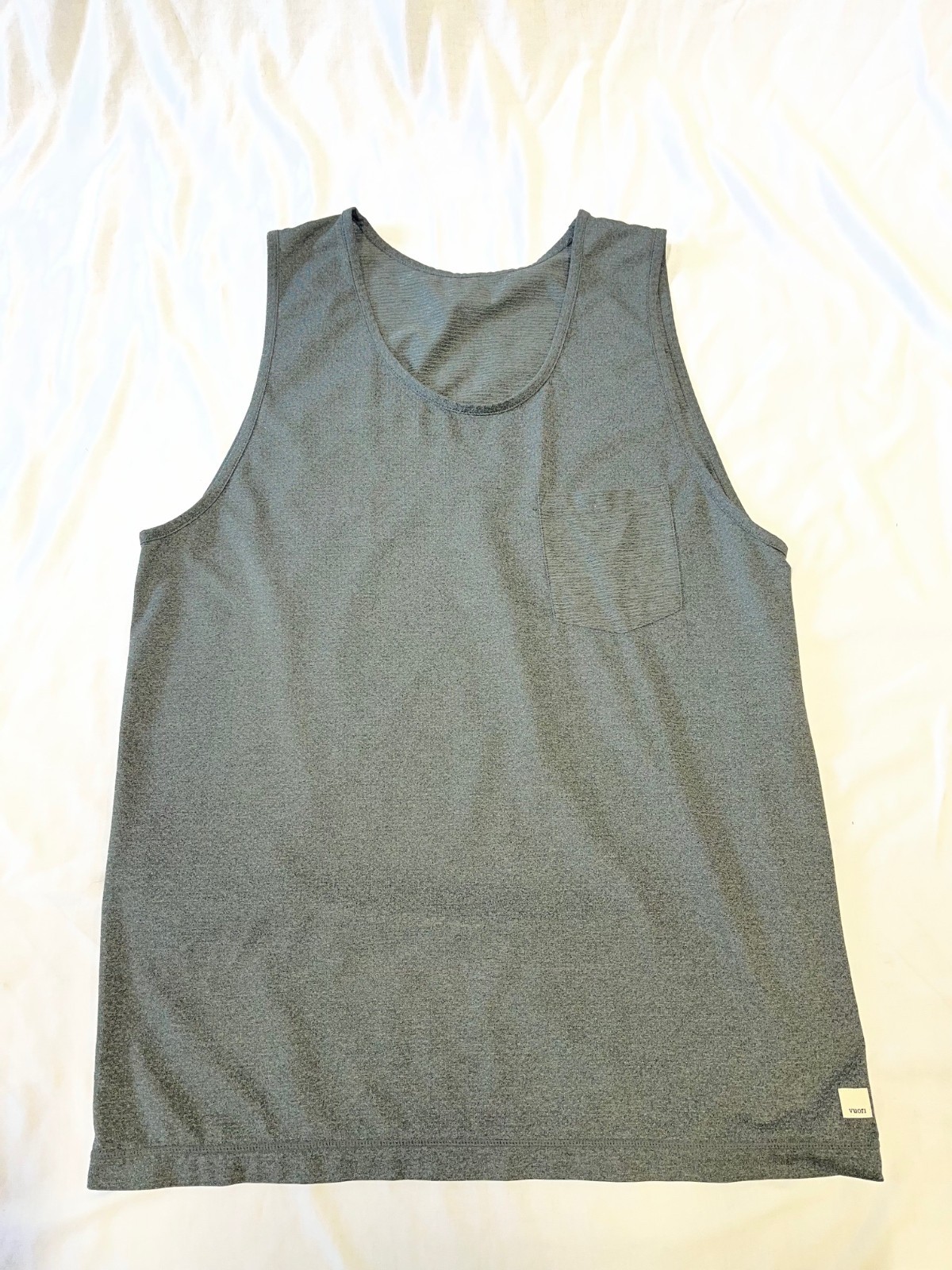 Vuori Tradewind Performance Tank Mens Medium Gray Chest Pocket Active Breathable