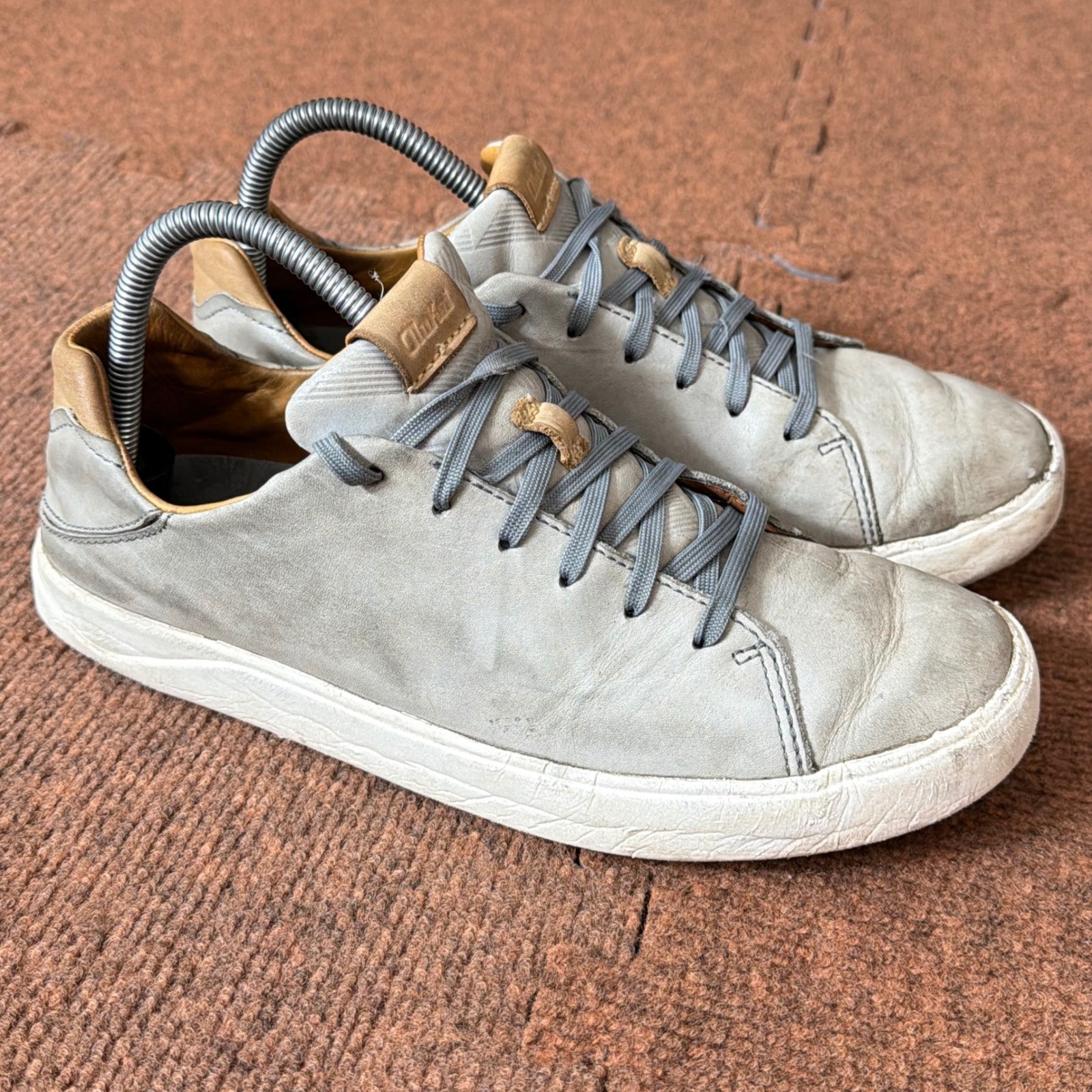 OluKai Lae’ahi Li ‘Ili Mens Leather Sneakers Grey Low Top Shoes Drop-In Heel C+
