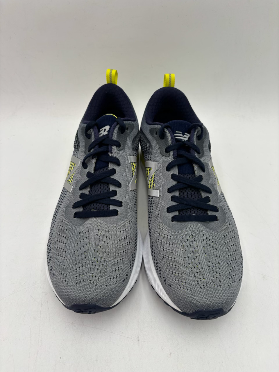 New Balance M870GY5 Men’s NEW Running Shoes Gray Multiple Sizes NIB