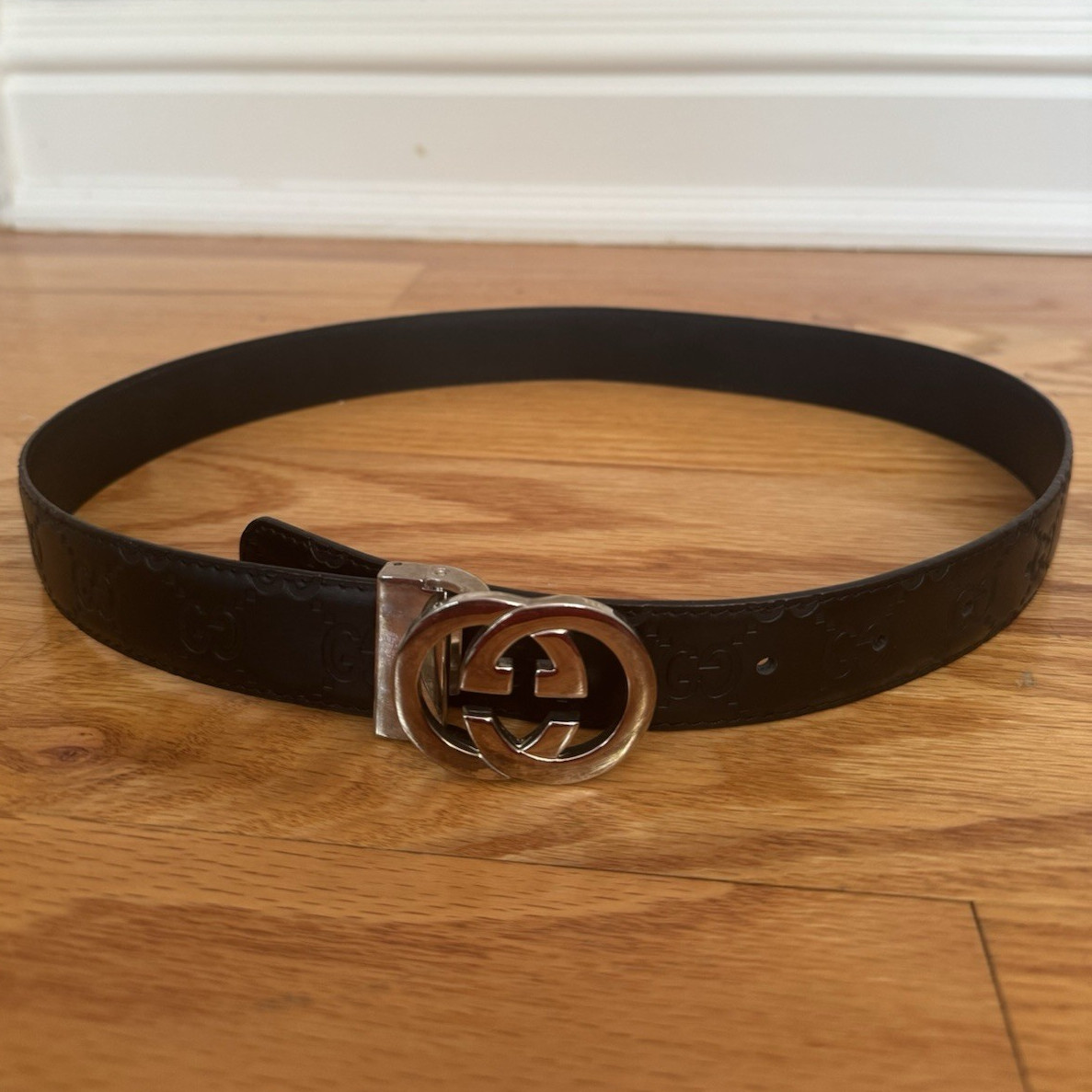 Gucci Women’s Black GG Logo Buckle Adjustable Belt Size 32, 1.5″ Wide