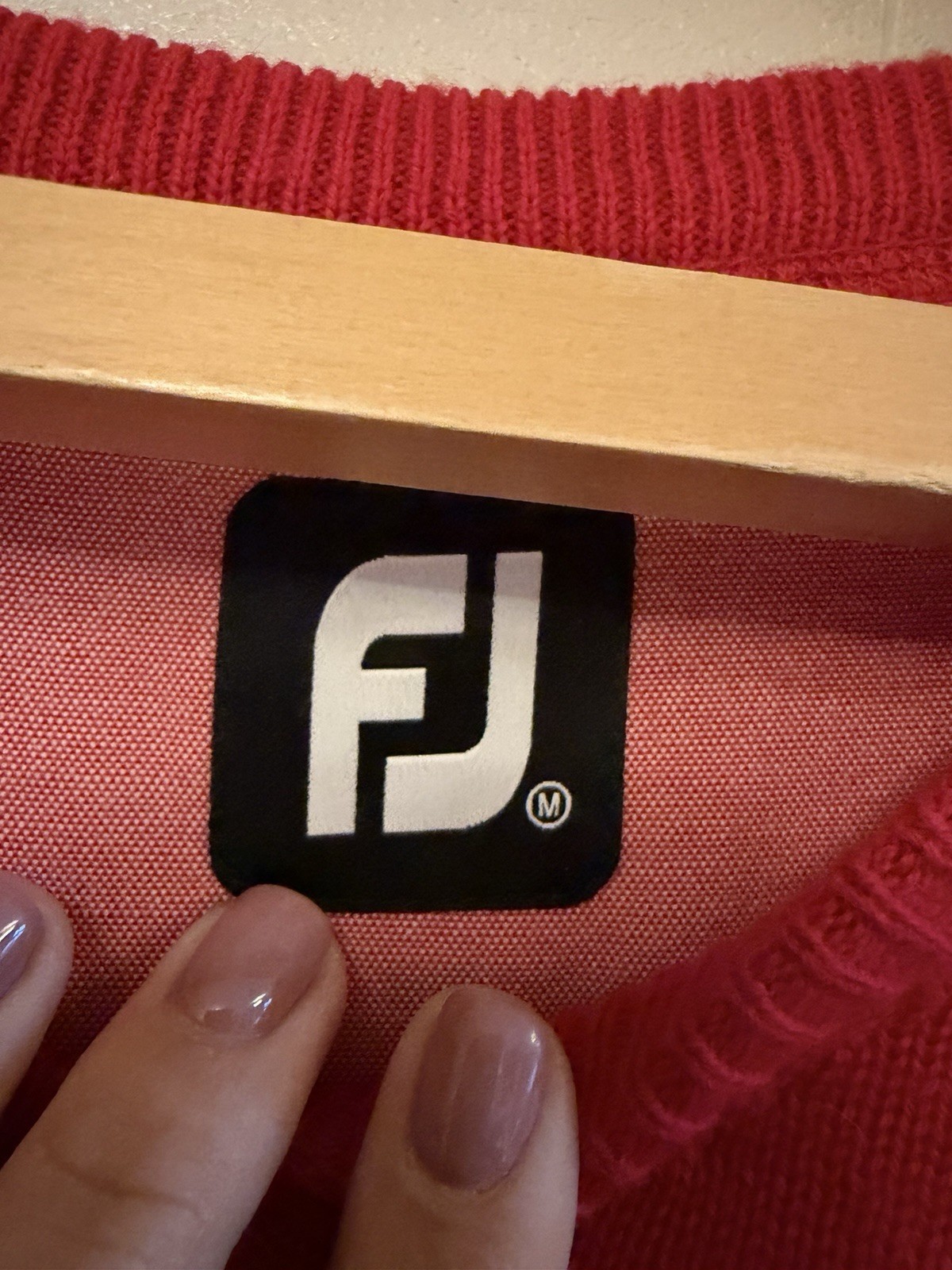Footjoy Golf 100% Wool Red Embroidered Logo Detail Jumper – Size Large (XB)