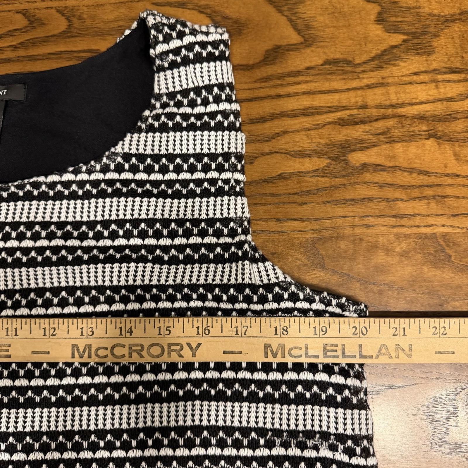 Alfani Women Black & White Textured Geometric Print Black Hem Short Sleeve Top L