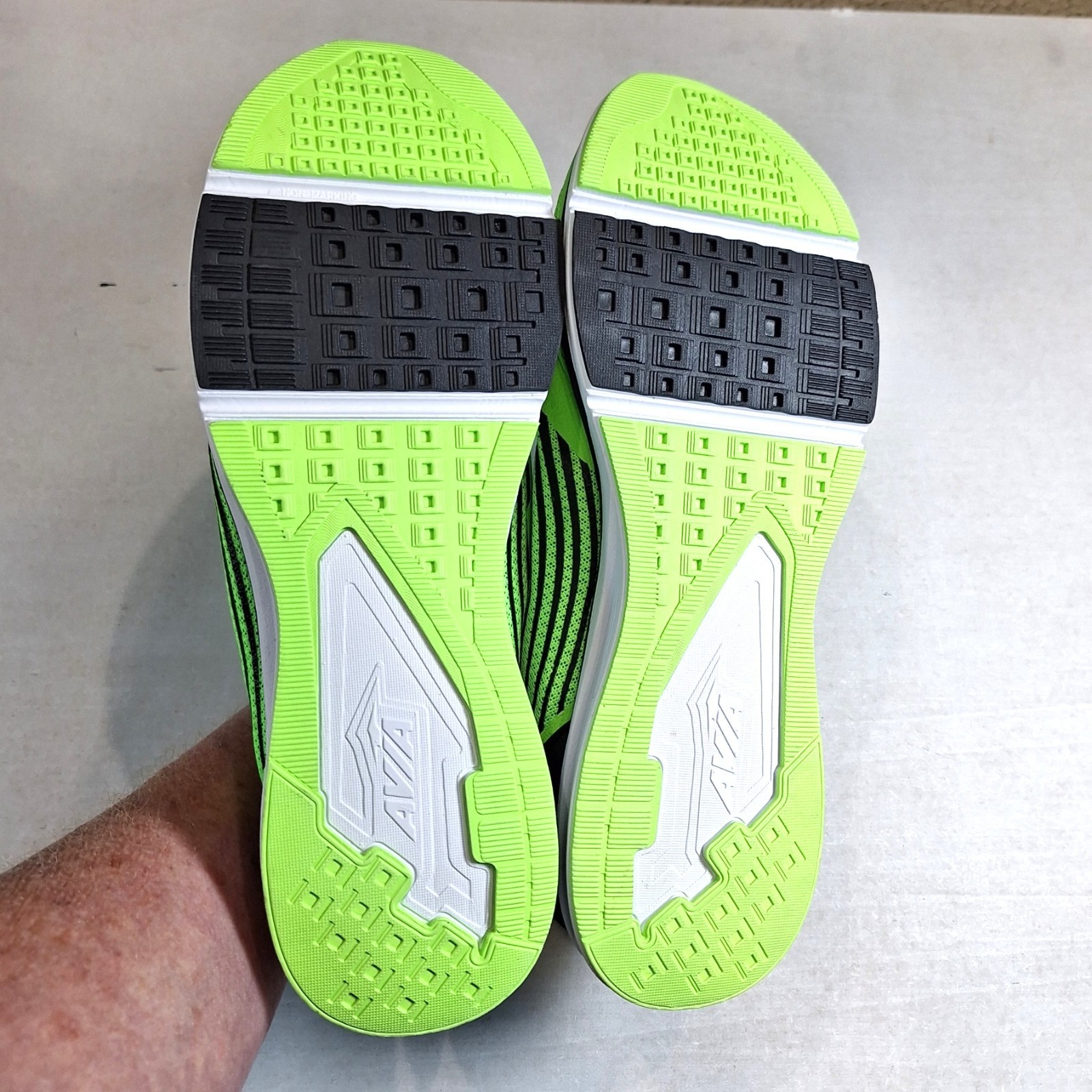 Avia MNAV4400004 Men’s Size 12 Neon Green Running Shoes | Discontinued Model