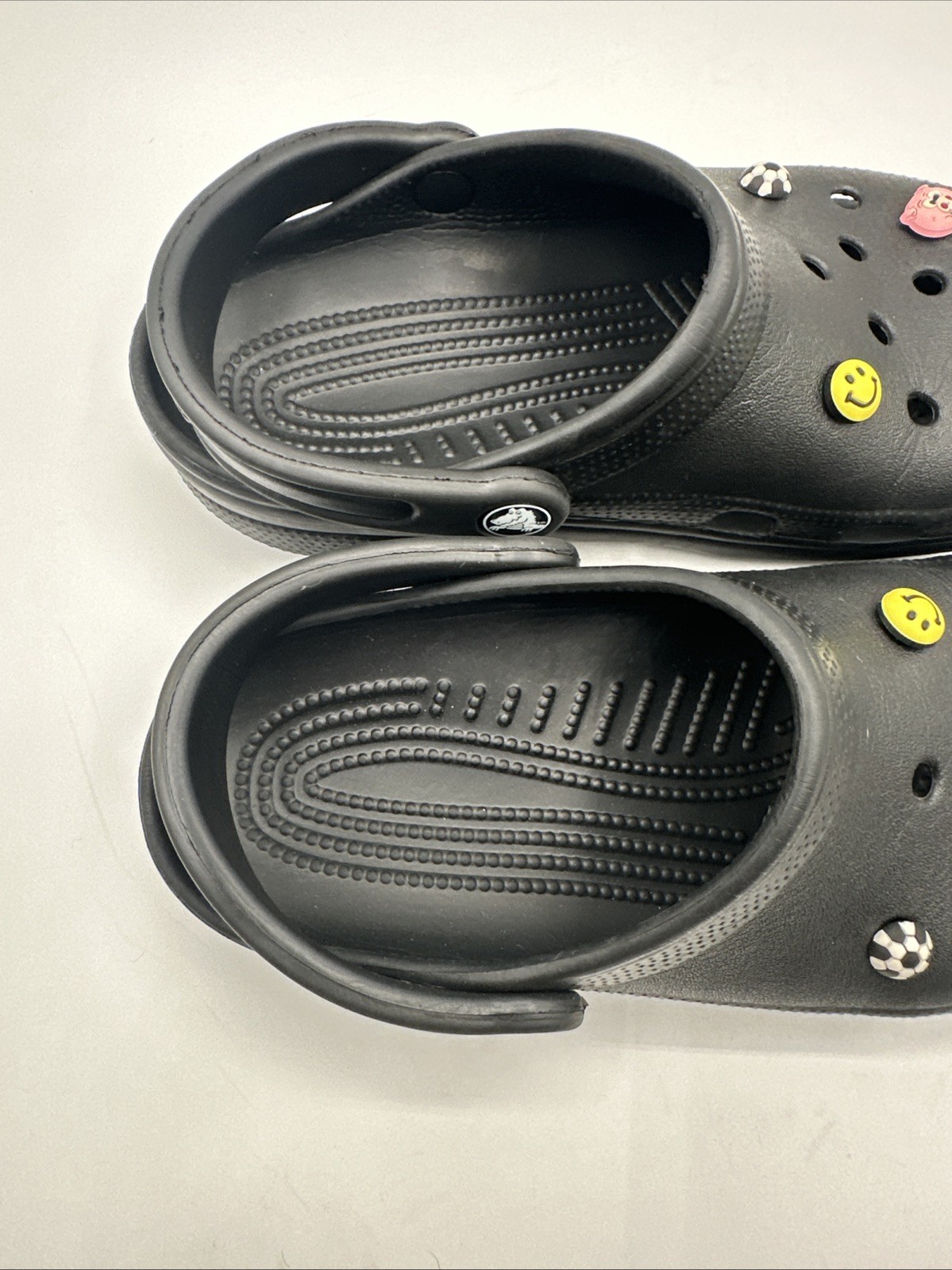 CROCS Black Classic Clogs w/ Jibbitz Charms Size: Men 4 / Women 6