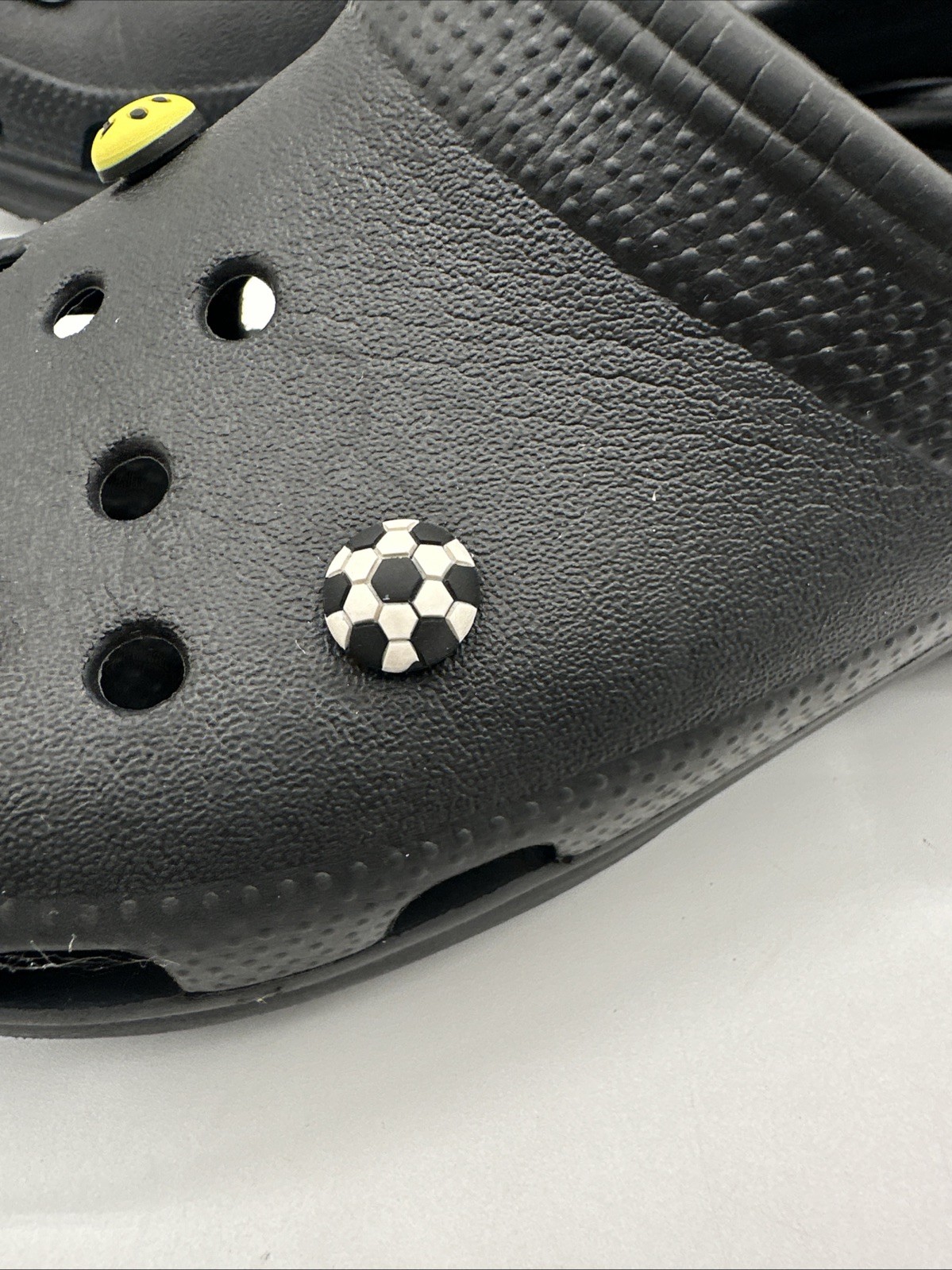 CROCS Black Classic Clogs w/ Jibbitz Charms Size: Men 4 / Women 6