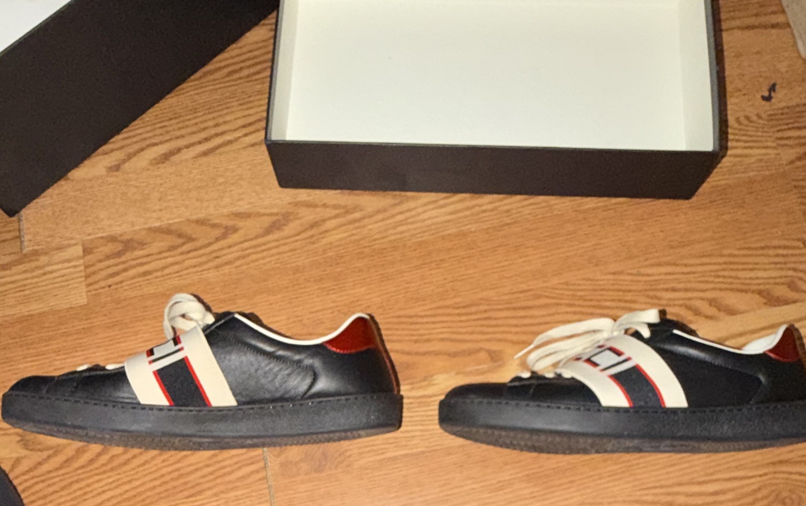 Gucci Men’s Black Leather Lace-Up Sneakers Ecru Logo Strap US 9
