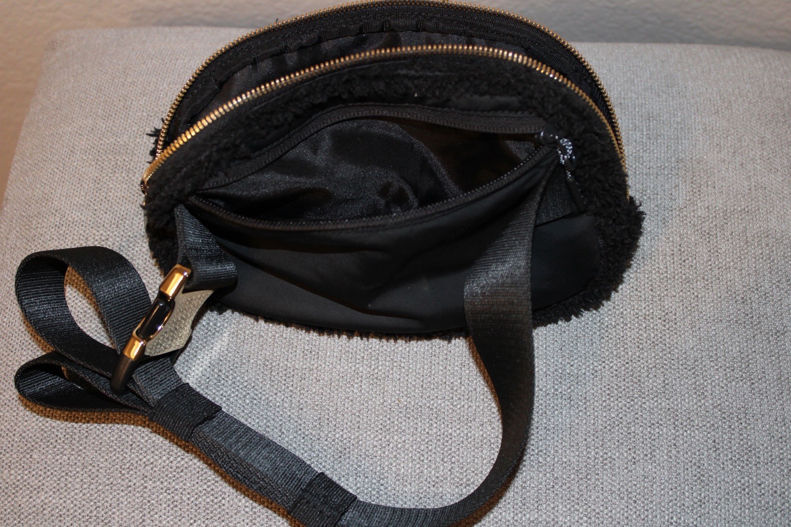 NEW Lululemon Everywhere Fleece Sherpa Belt Crossbody Bag Black/Gold