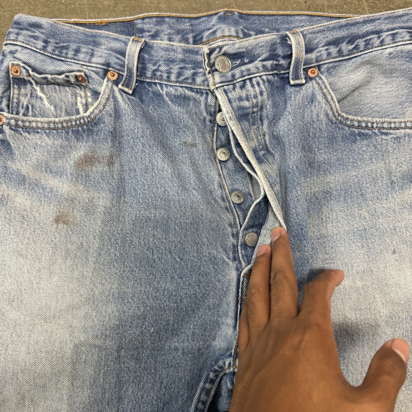 VINTAGE 90s Levi’s 501 Series button fly light wash straight jeans distressed