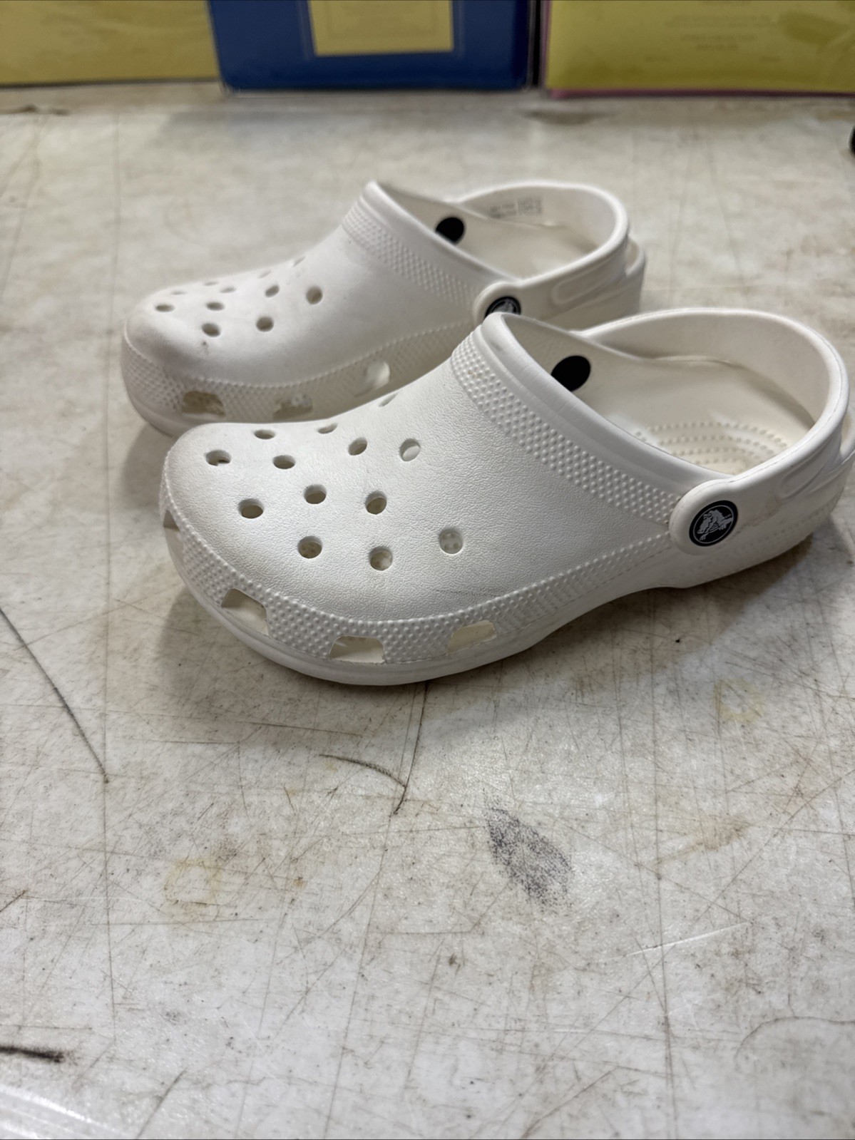 Crocs Classic Unisex Adult Men 4 Women 6 Comfortable Clogs Used | White