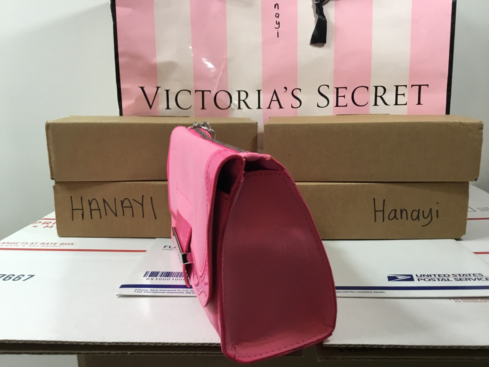 VICTORIA’S SECRET BEAUTY BOMBSHELL PINK COSMETIC CLUTCH/MAKEUP TRAVEL POUCH BAG
