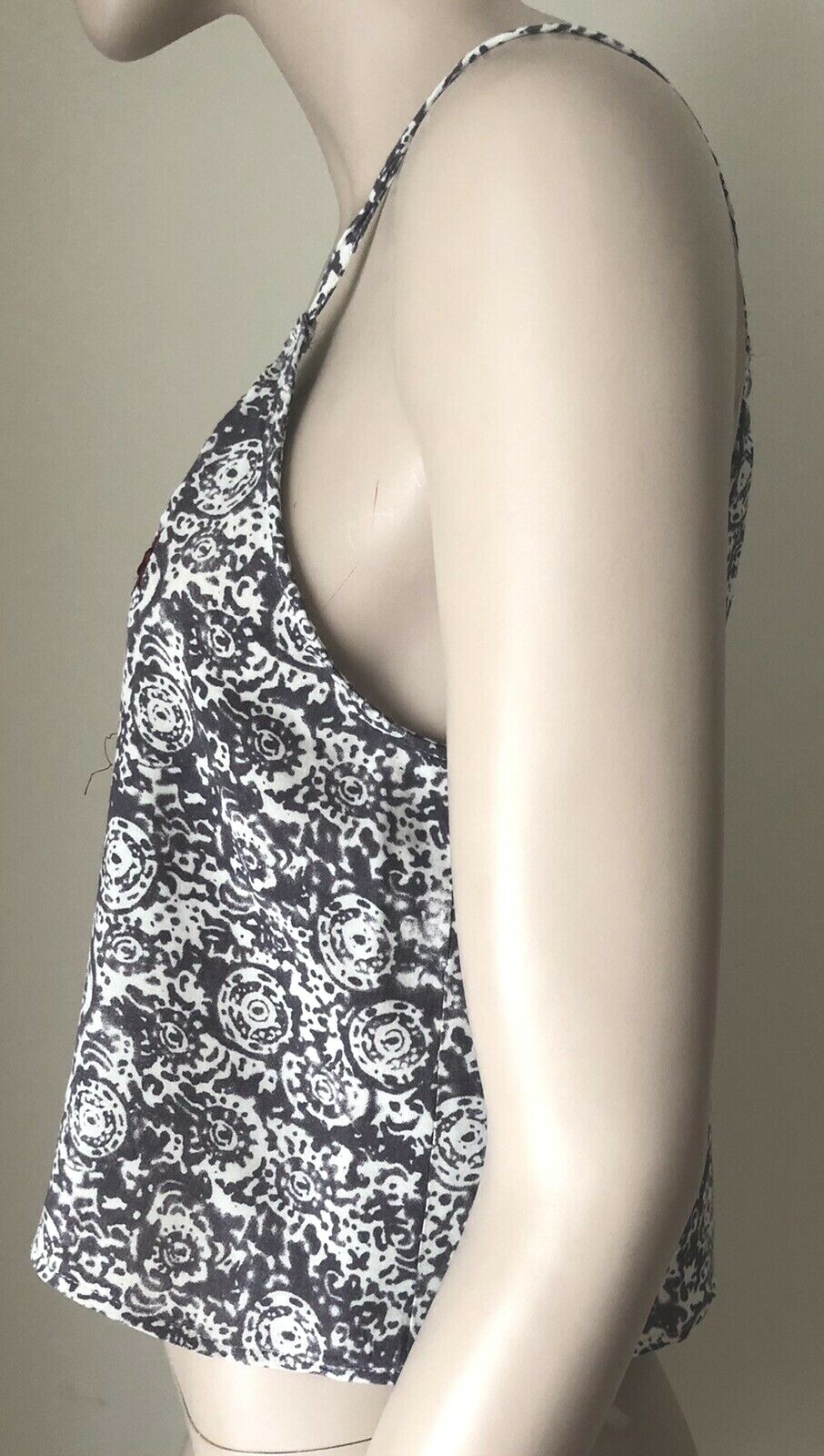LA HEARTS Crop Gray Maroon Cami Top M Embellished Embroidered Spaghetti Strap