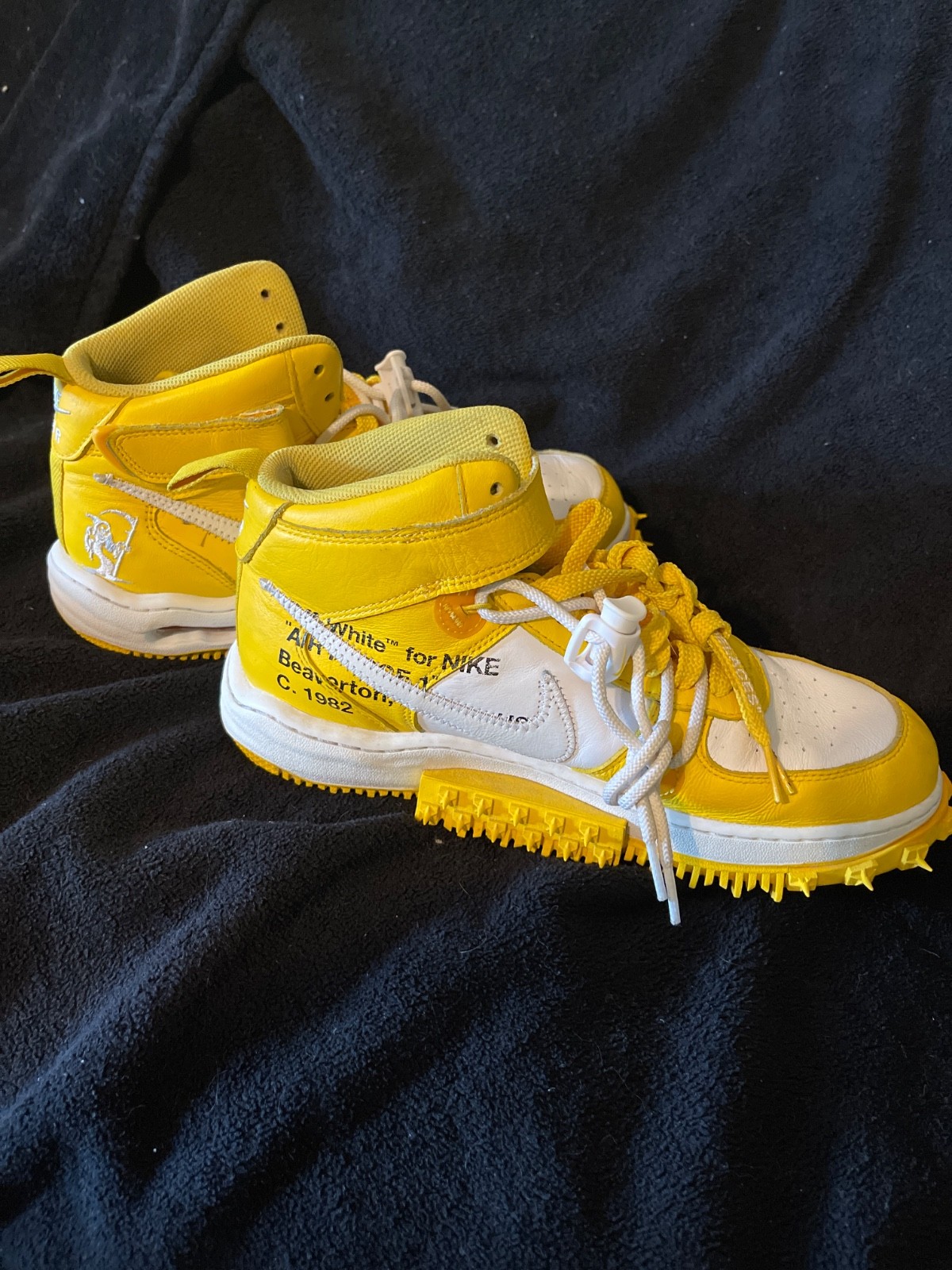 Size 9.5 Off-White x Nike Air Force 1 SP football cleats