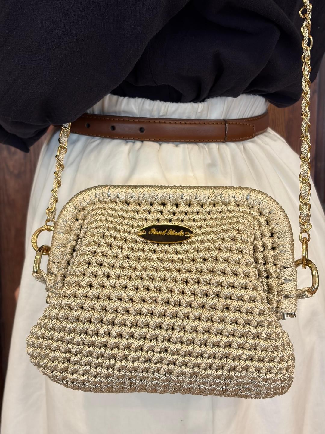 Handmade bag. Note: Shipping takes 14–21 days.