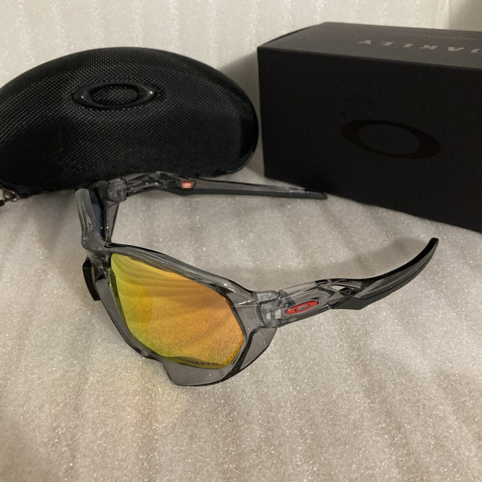 oakley plazma sunglasses prizm lenses Gray frame Polarized 9019 New With Case