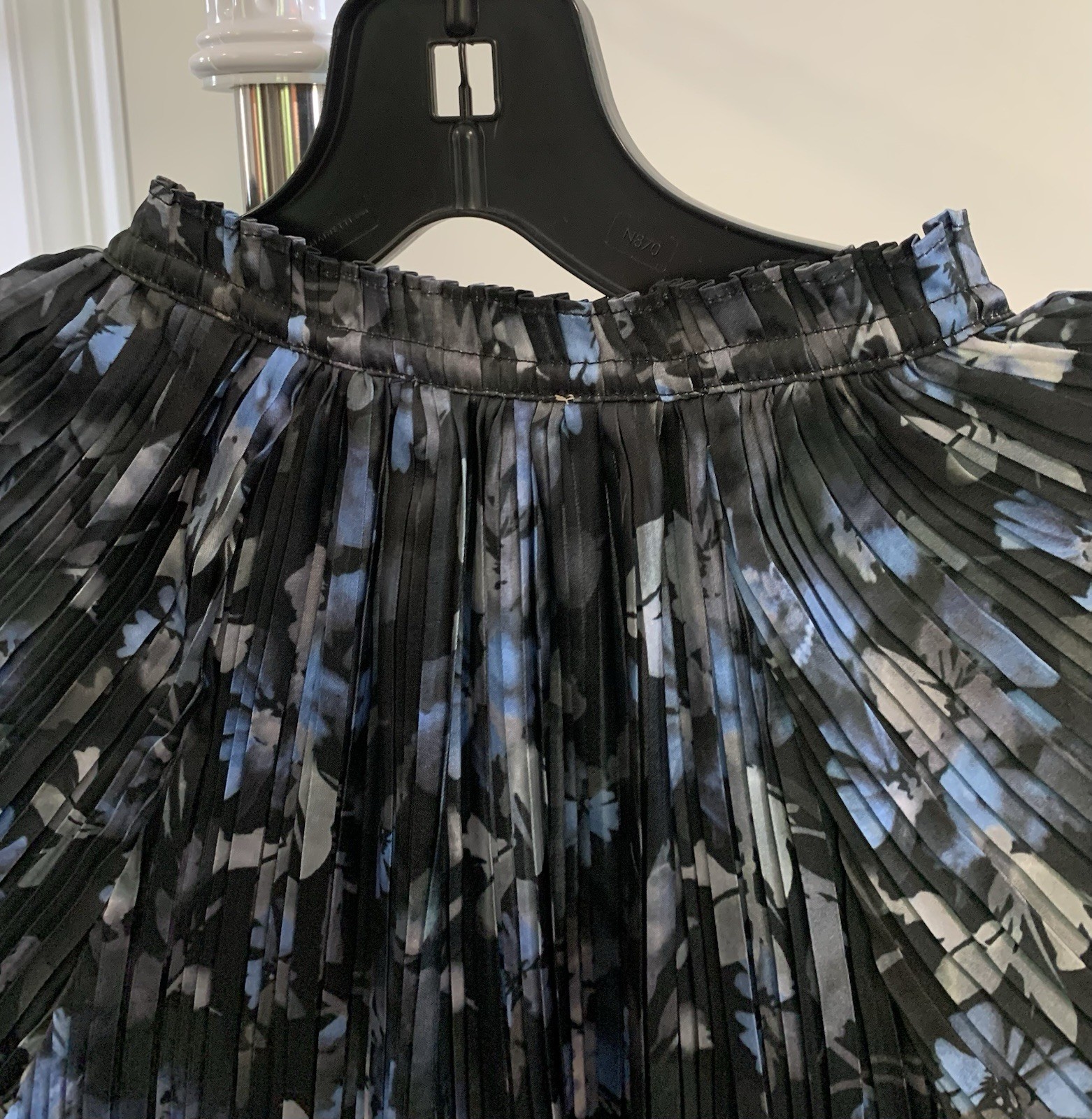 Ellie Tahari Top Stretchy XS -Dress Up Or Down (can Fit Up To Medium)